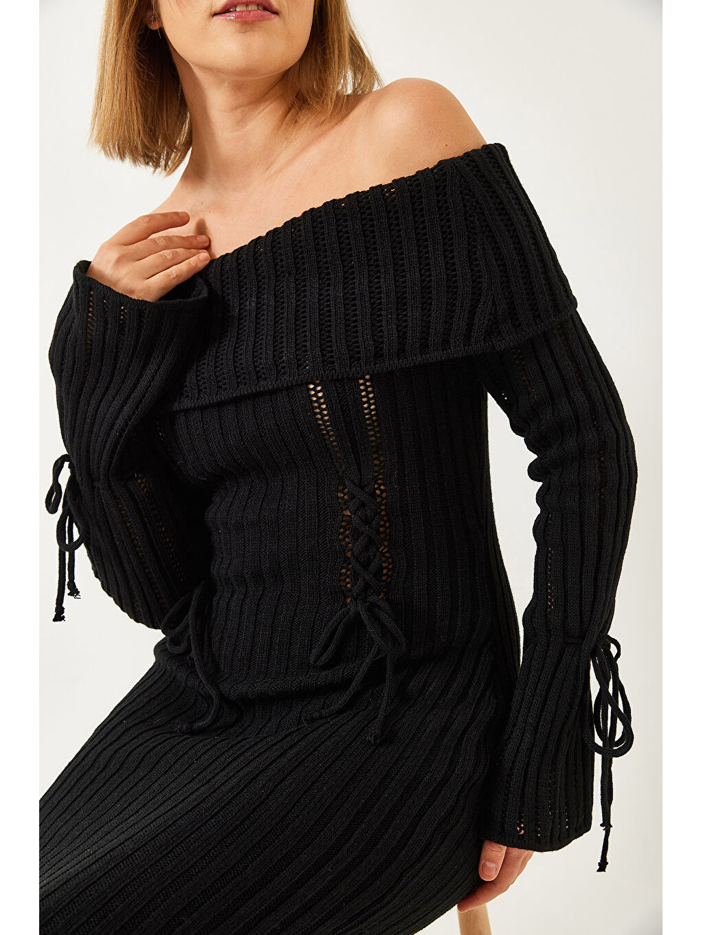 Siyah Kadın Madonna Yaka Örgü Detaylı Triko Elbise-1