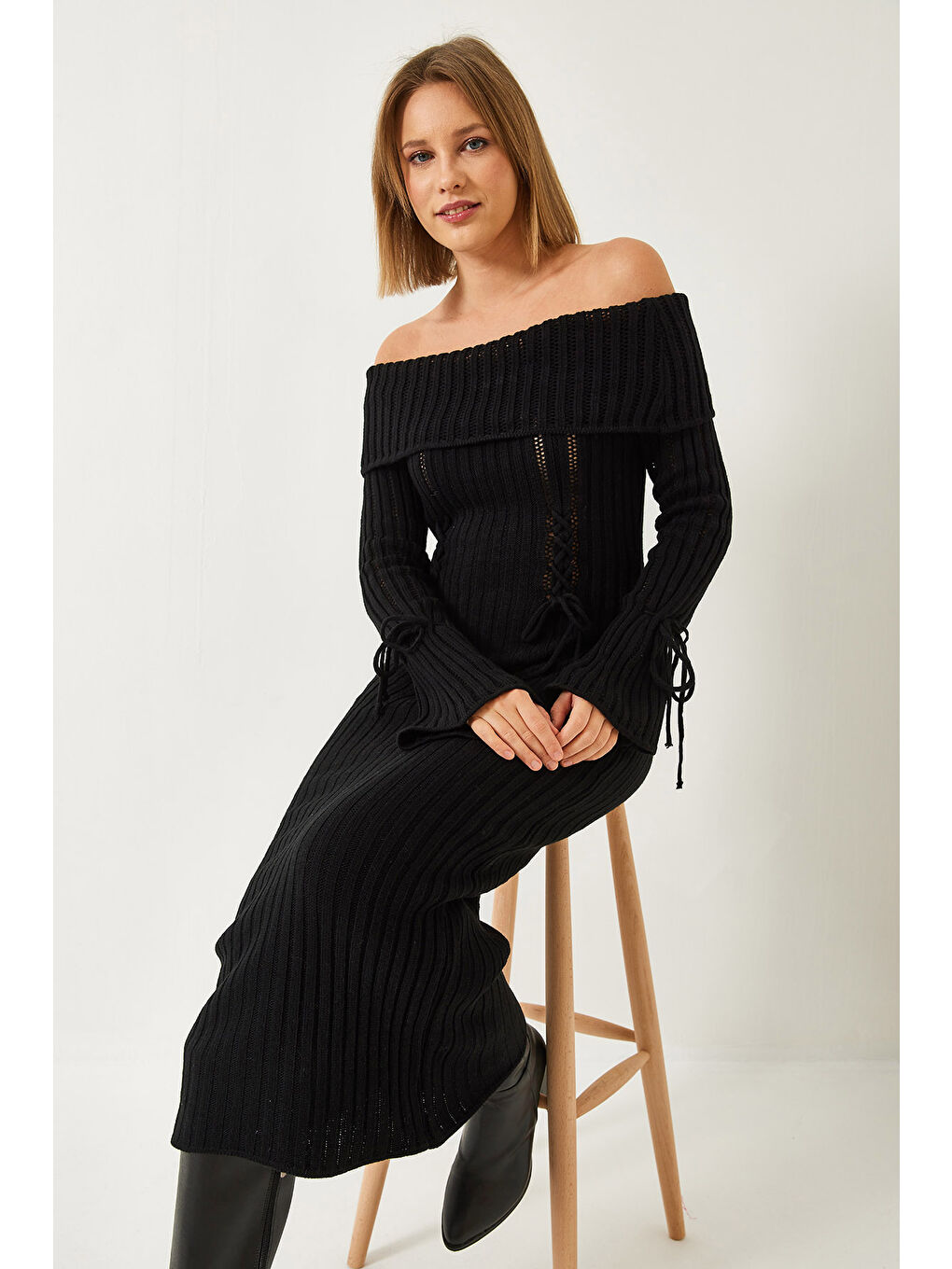 Siyah Kadın Madonna Yaka Örgü Detaylı Triko Elbise-5