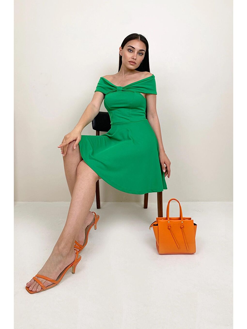 Yeşil Madonna Yaka Kuplu Kloş Elbise