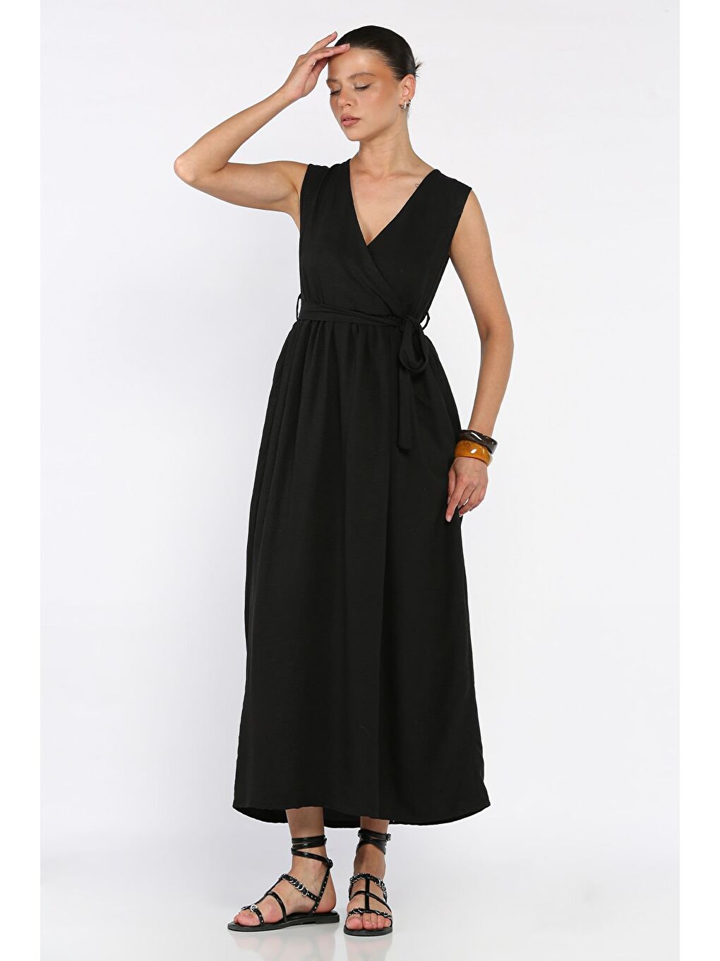 Siyah Kruvaze Yaka Kuşaklı Sıfır Kol Elbise-1