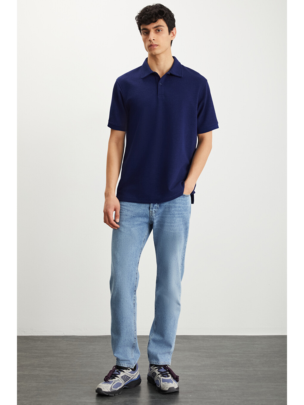 Erkek Dokulu Kumaşlı Slim Fit Lacivert Polo Yaka Tişört-1