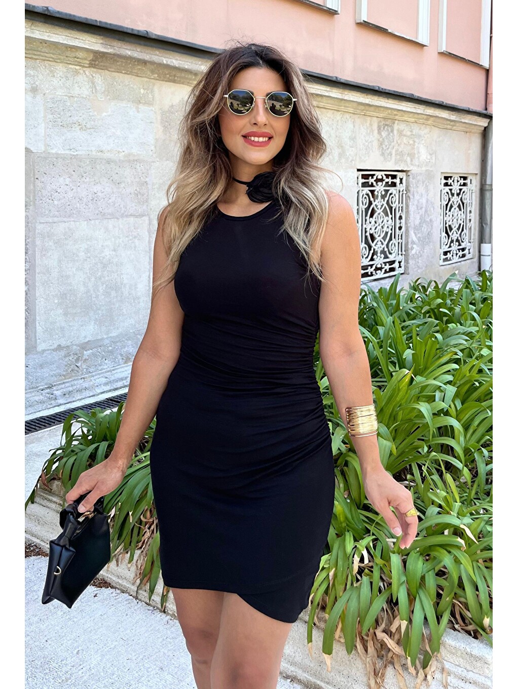 Siyah Kadın Bisiklet Yaka Yandan Büzgülü Önden Çapraz Detay Viskon Kısa Elbise