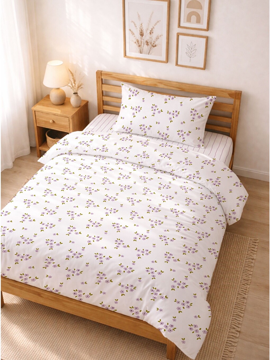 Beyaz Tek Kişilik Lila Minimal Çiçekli ve Çizgili Çift Taraflı Pamuklu Nevresim Takımı 160x220