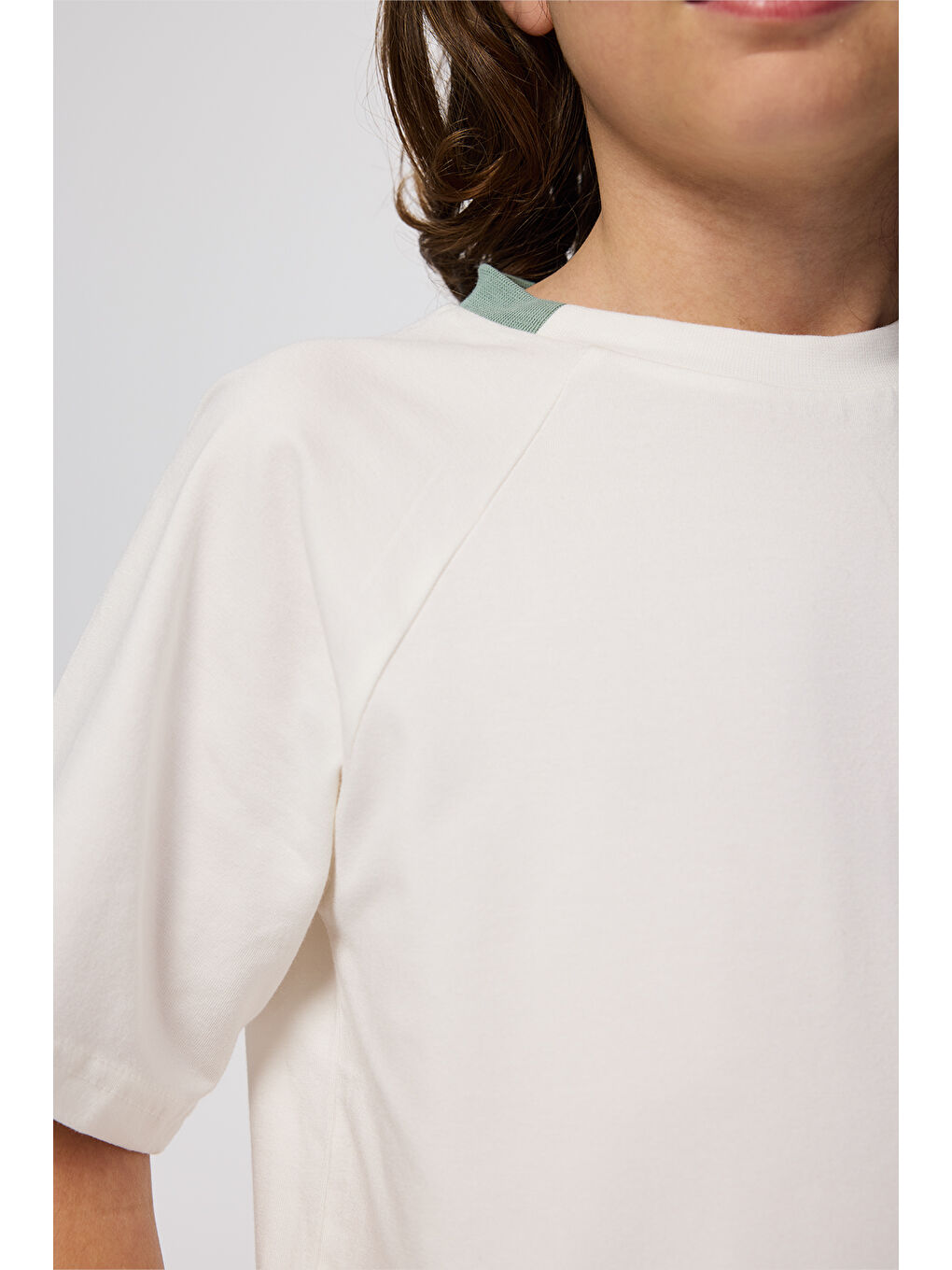 Erkek Çocuk Kısa Kollu Yaka Detaylı Ekru Tişört-3