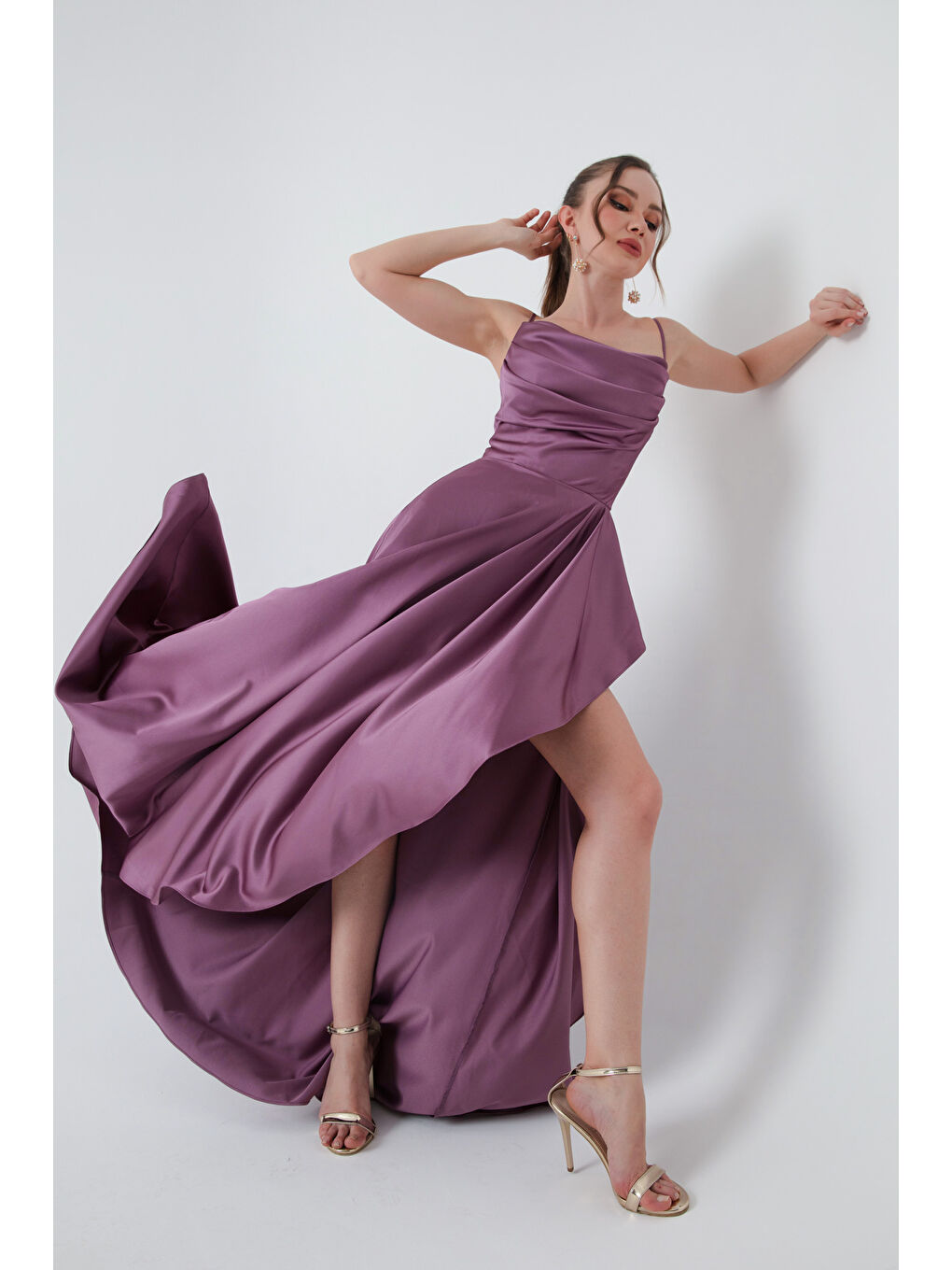 Lila Kadın Lavanta Volanlı Yırtmaçlı Saten Abiye & Mezuniyet Elbisesi