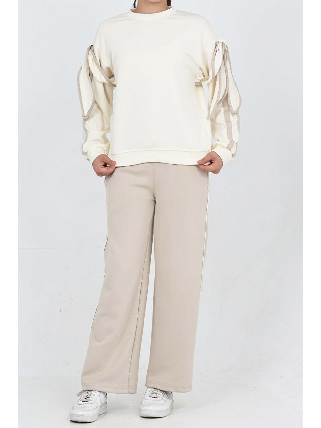 Ekru Kız Çocuk Kol Aksesuarlı Geniş Paçalı Alt- Üst Takım 12320-2