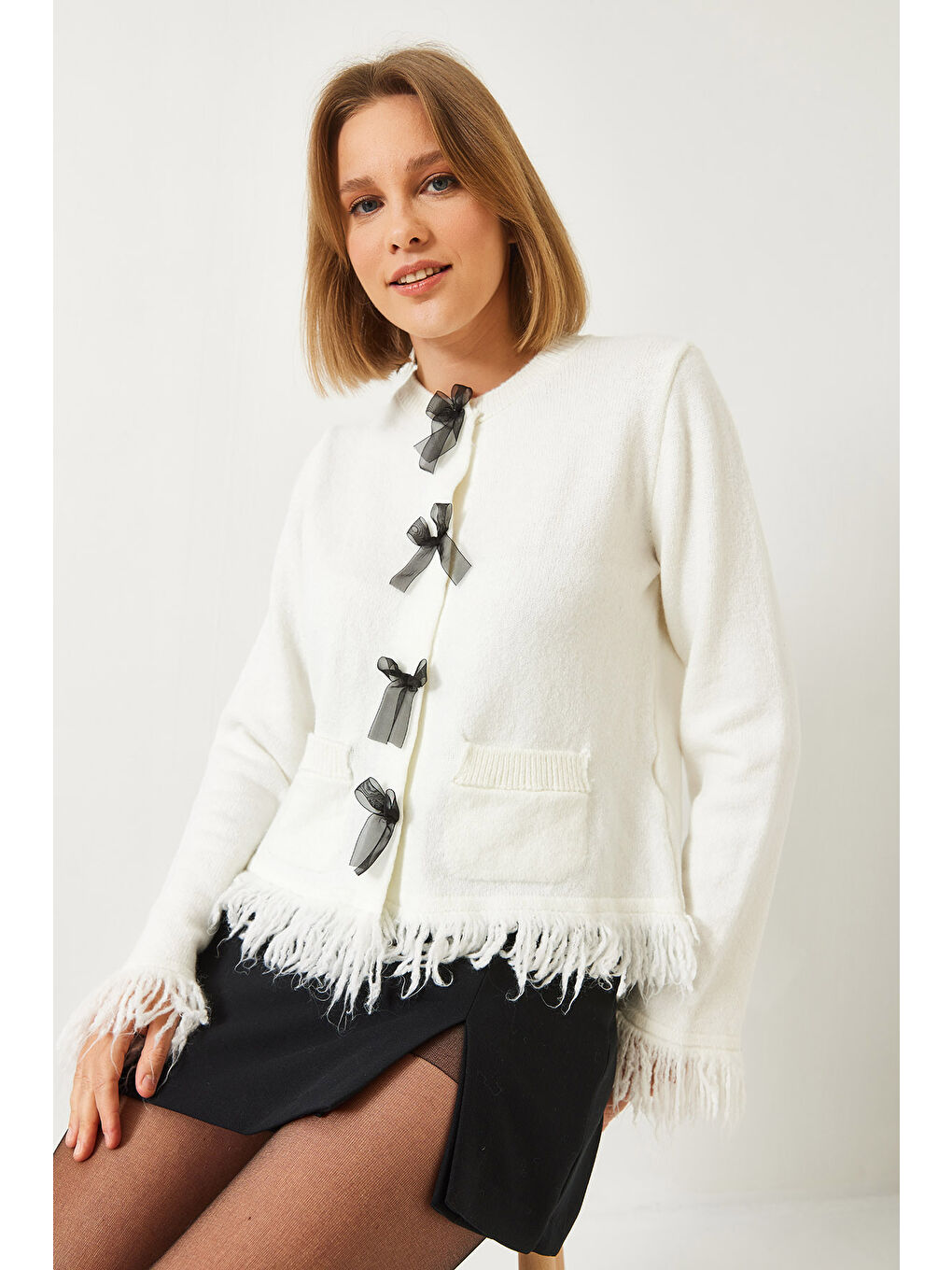 Ekru Kadın Saçaklı Kurdelalı Cepli Triko Hırka-1