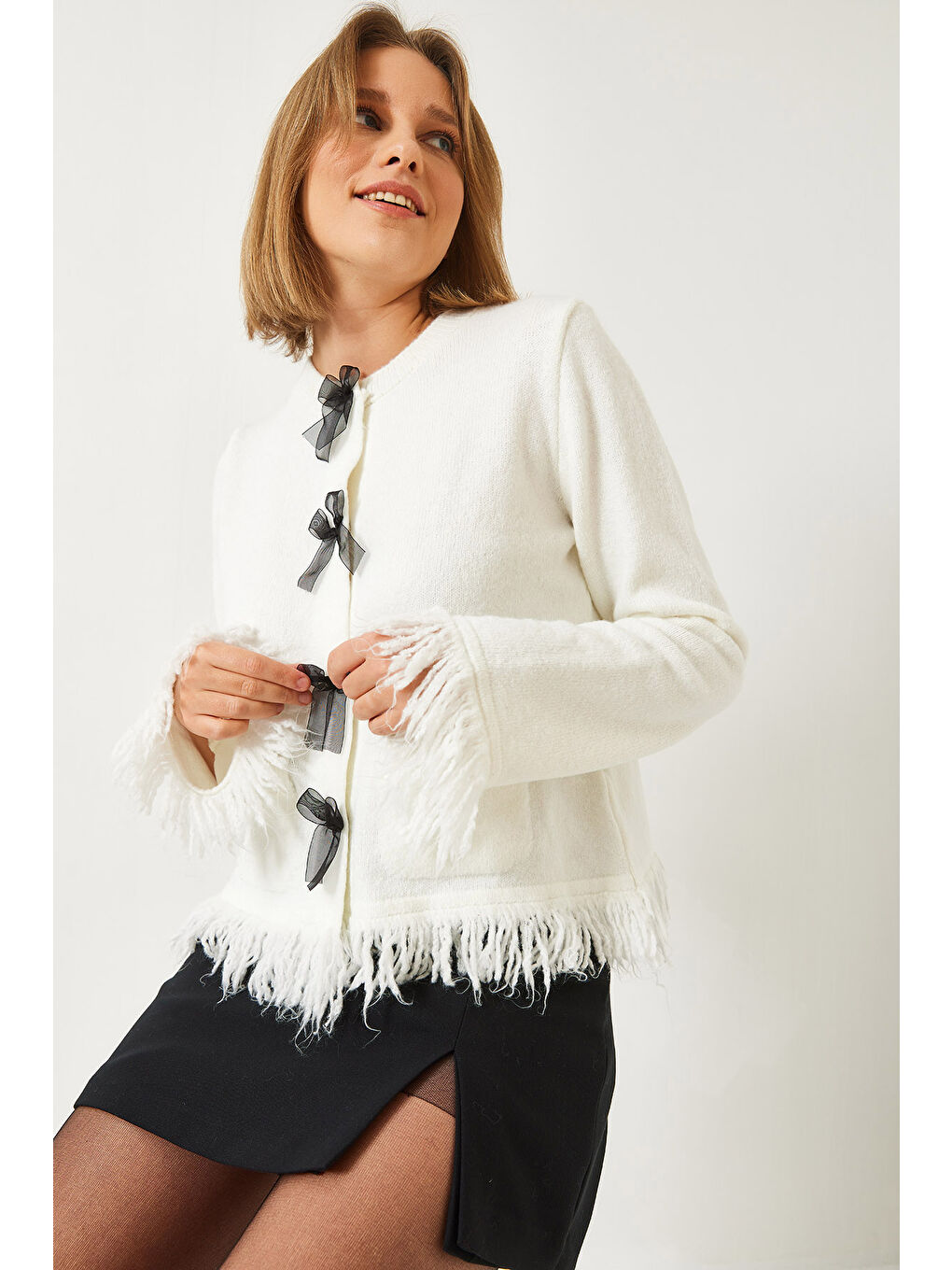 Ekru Kadın Saçaklı Kurdelalı Cepli Triko Hırka-2