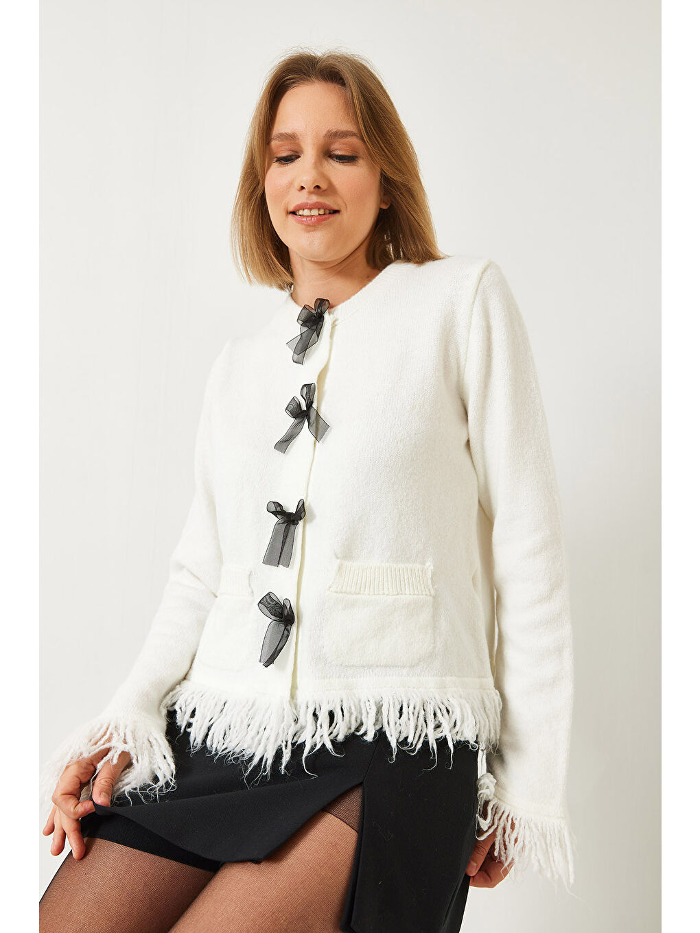 Ekru Kadın Saçaklı Kurdelalı Cepli Triko Hırka-3