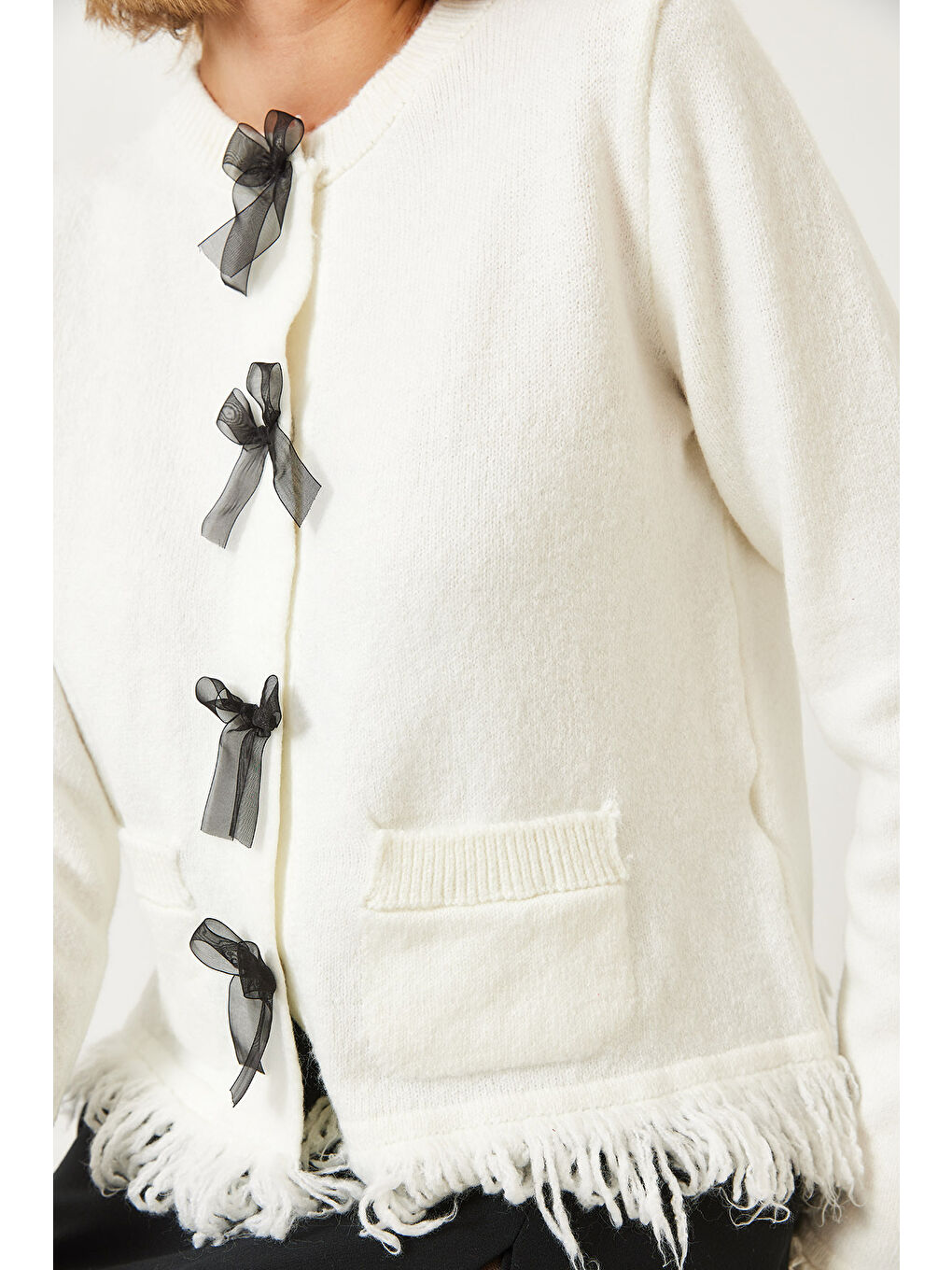 Ekru Kadın Saçaklı Kurdelalı Cepli Triko Hırka-4