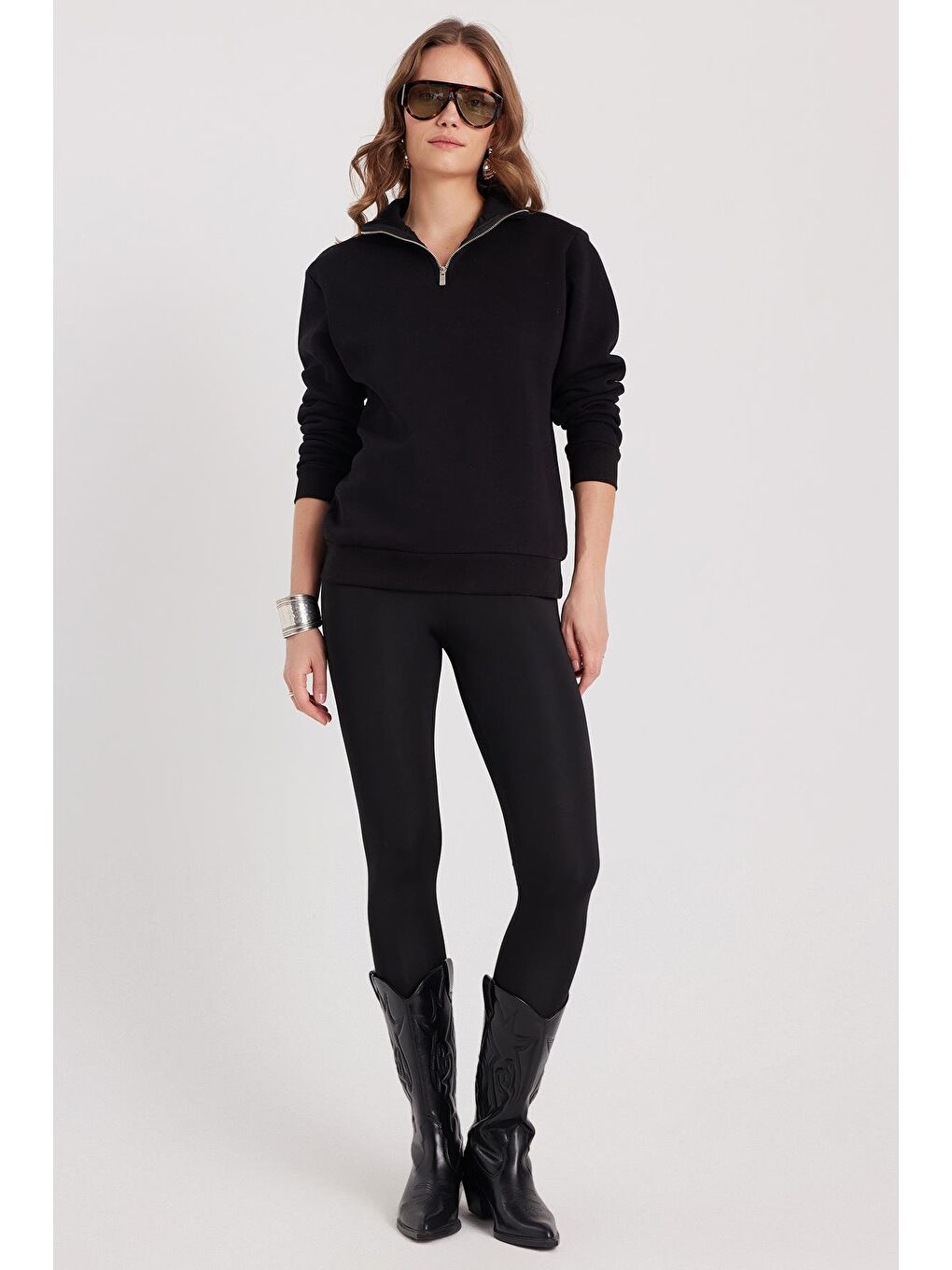 Kadın Relax Fit Rahat Kesim Pamuklu İçi Polarlı Yarım Fermuarlı Siyah Dik Yaka Sweatshirt-4