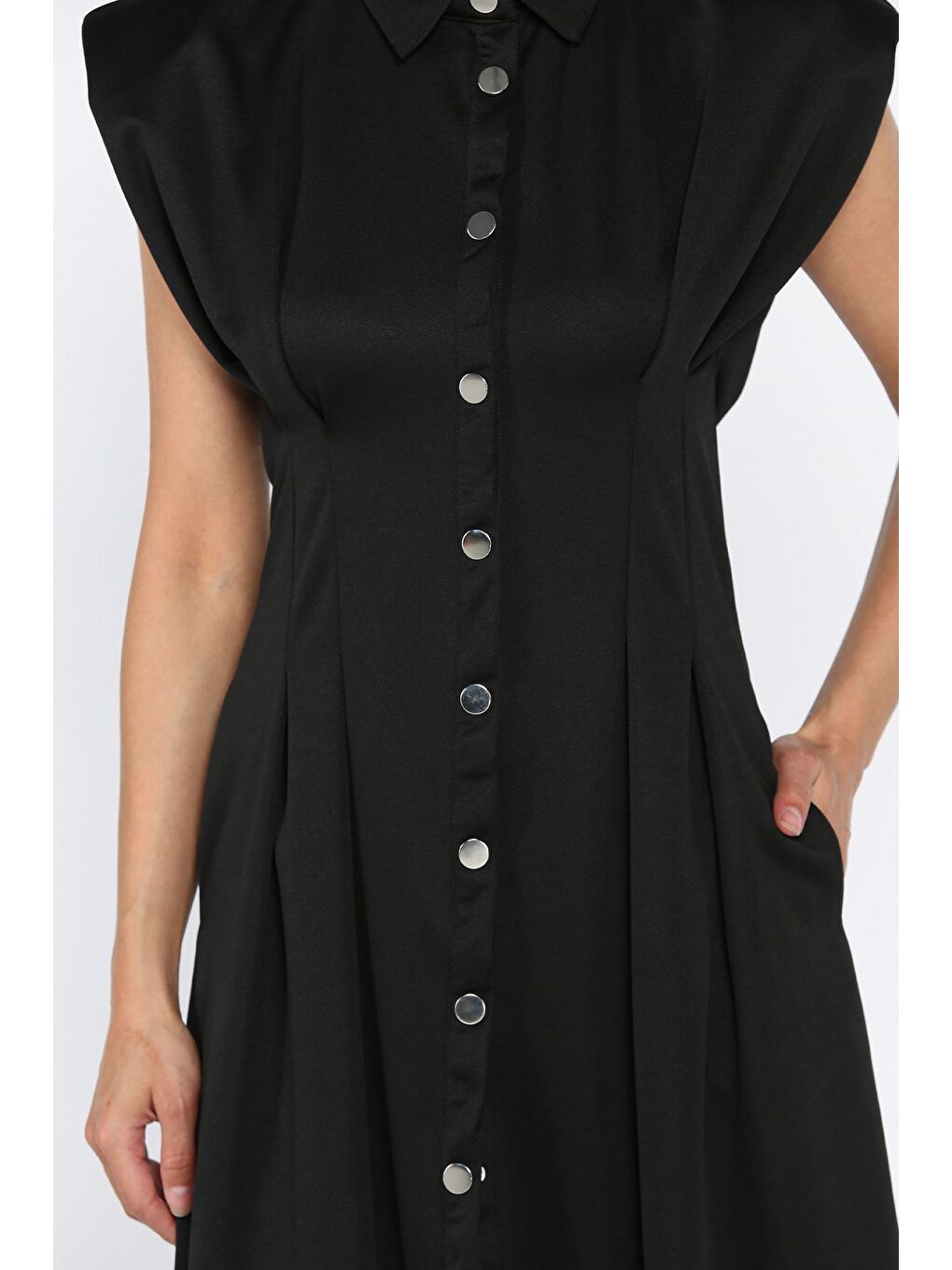 Siyah Pileli Ön Çıtçıtlı Sıfır Kol Kadın Elbise-3