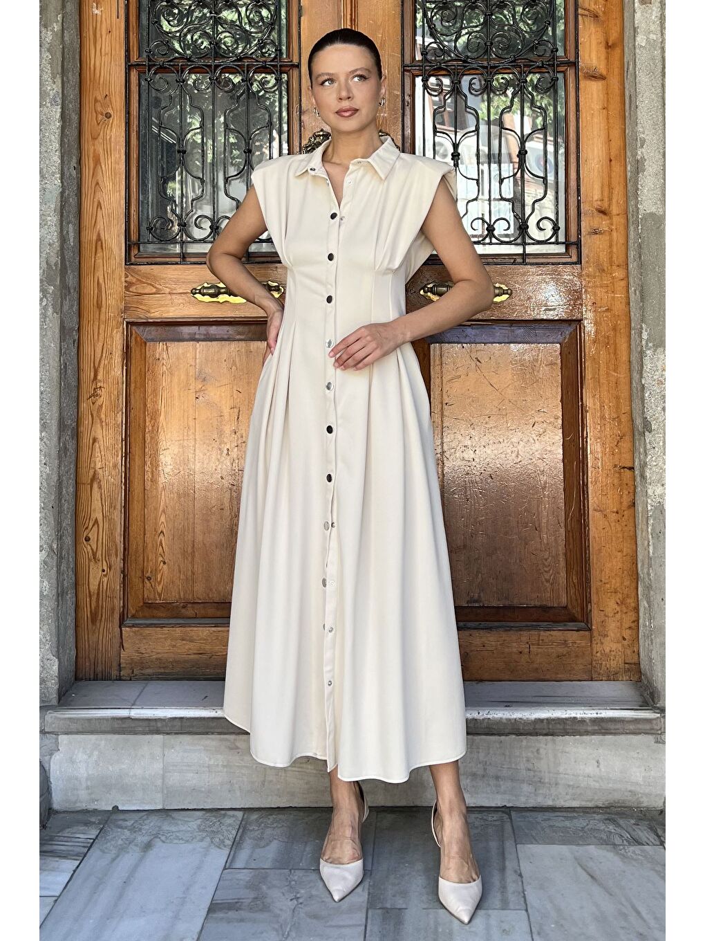 Bej Pileli Ön Çıtçıtlı Sıfır Kol Kadın Elbise-1