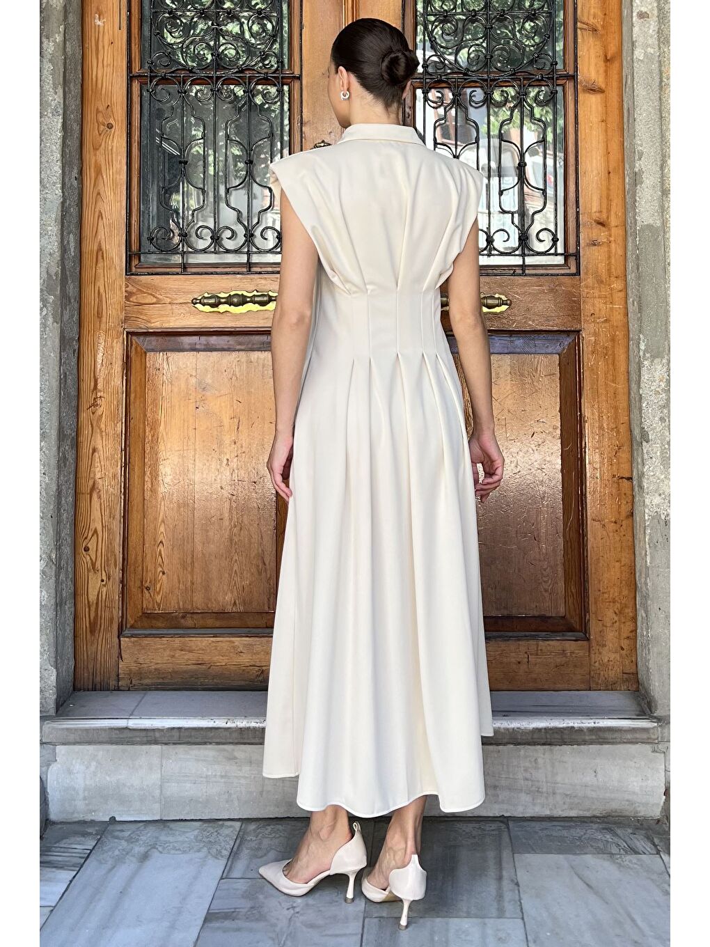 Bej Pileli Ön Çıtçıtlı Sıfır Kol Kadın Elbise-2