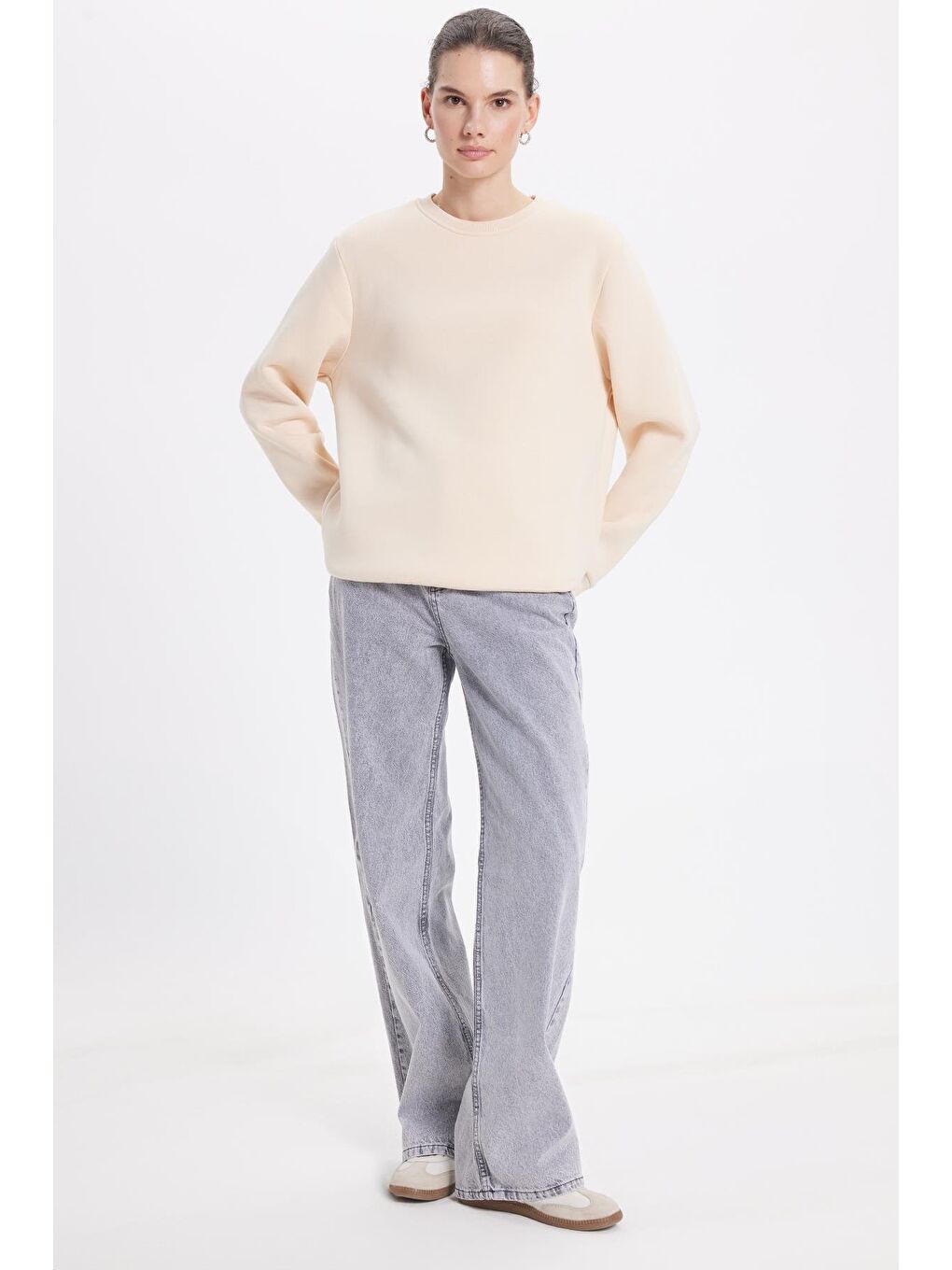 Kadın Oversize Geniş Kesim Pamuklu 3 İplik İçi Polarlı Basic Bej Bisiklet Yaka Sweatshirt-3