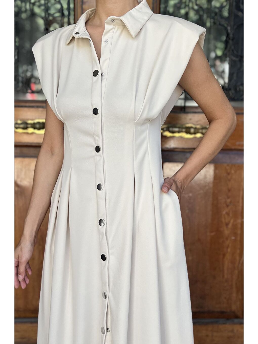 Bej Pileli Ön Çıtçıtlı Sıfır Kol Kadın Elbise-3