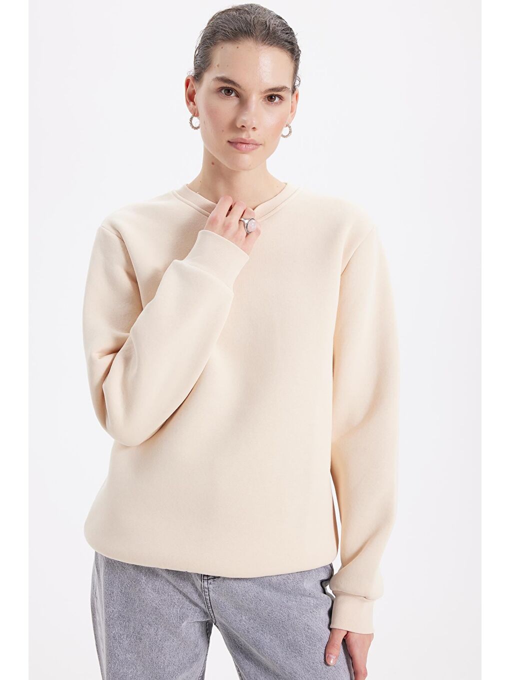 Kadın Oversize Geniş Kesim Pamuklu 3 İplik İçi Polarlı Basic Bej Bisiklet Yaka Sweatshirt-4