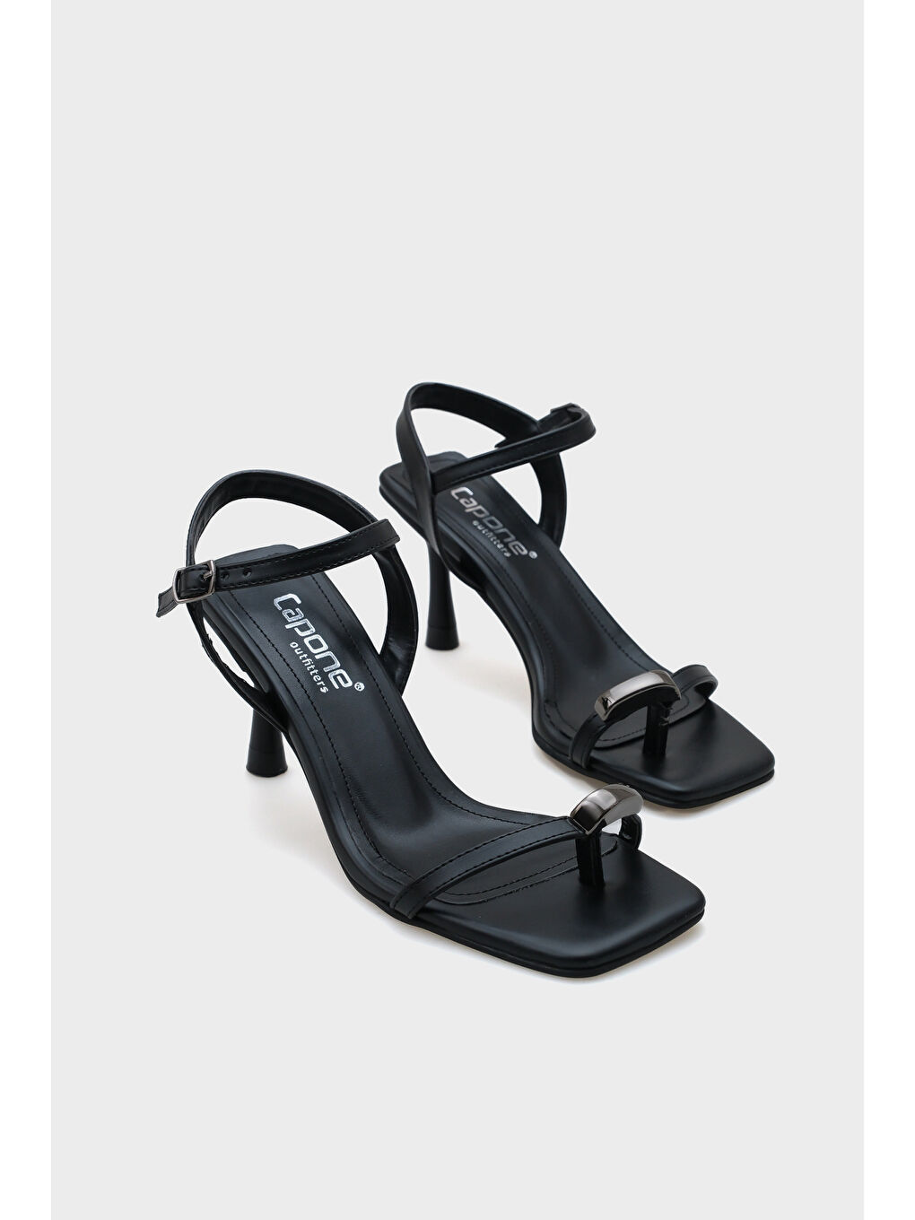 Siyah Cindy Küt Burunlu Topuklu Bilekten Bantlı Parmak Arası Kadın Sandalet-1