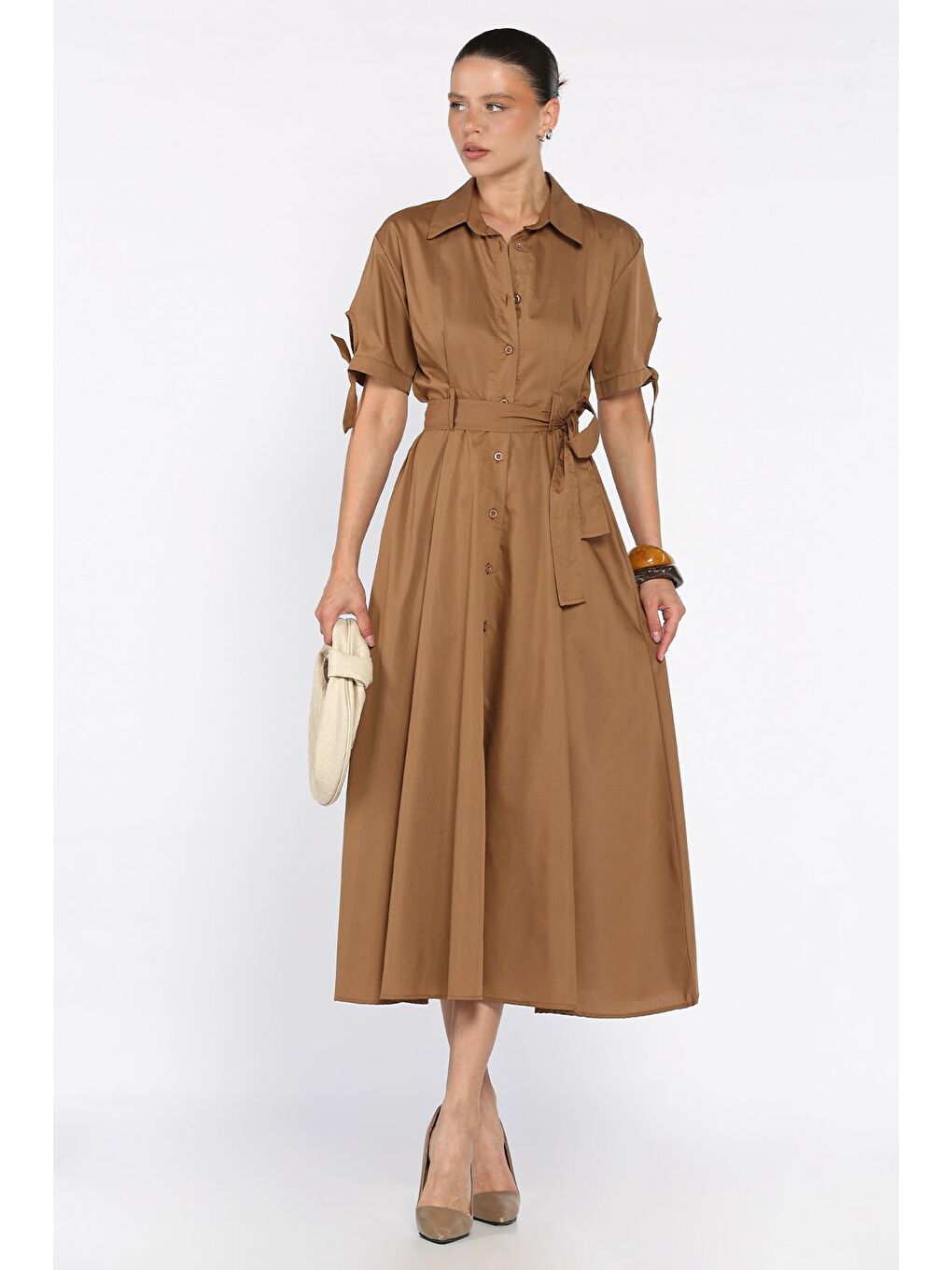 Kahverengi Düğmeli Ve Pileli Kısa Kol Uzun Elbise-1