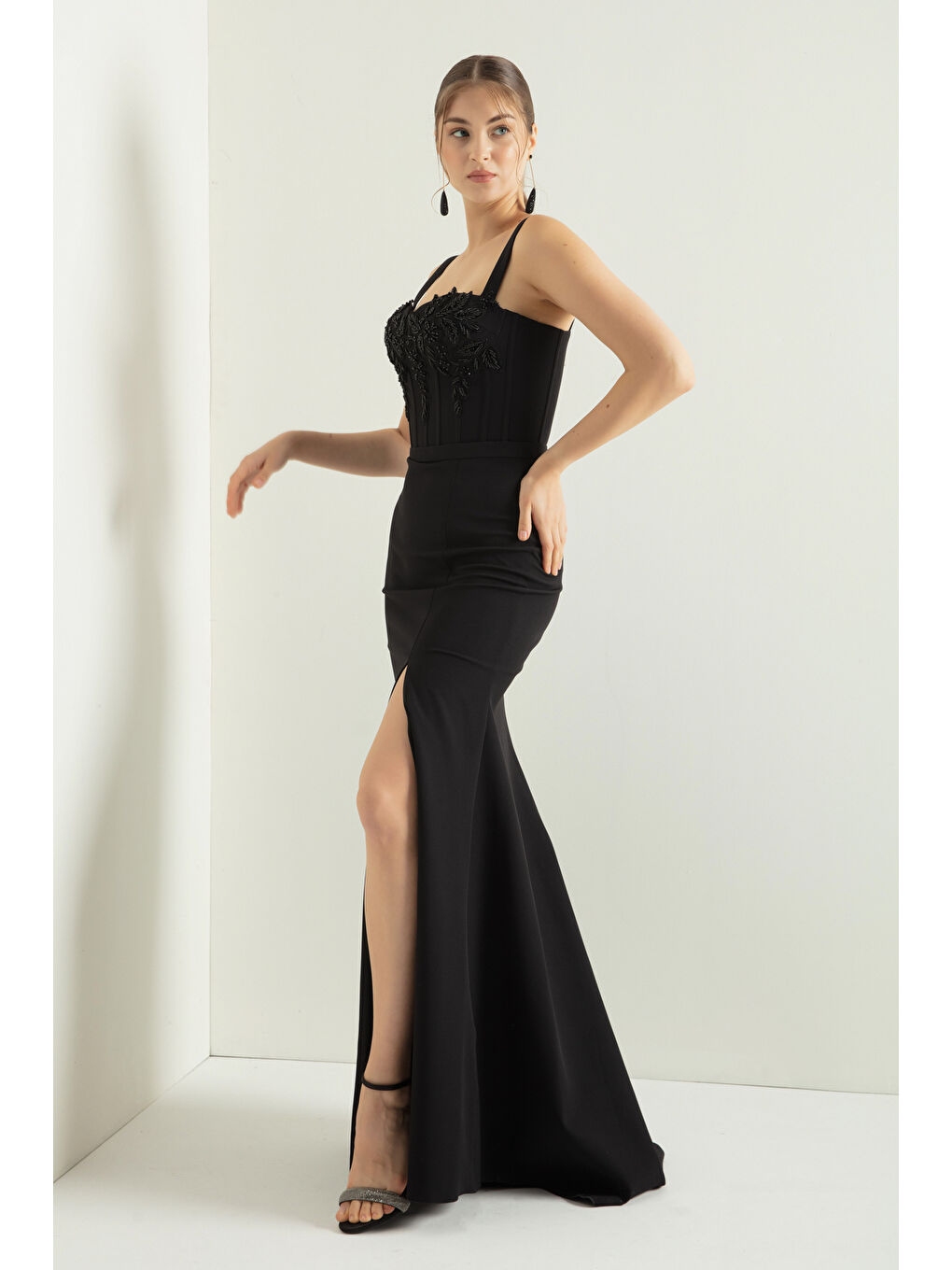 Kadın Siyah Taşlı Balen Korse Yırtmaçlı Uzun Saten Abiye-1