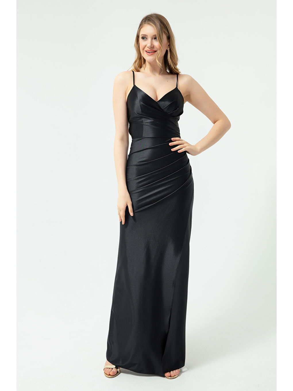 Kadın Siyah Sırt Dekolteli Yırtmaçlı Uzun Abiye Elbise-2