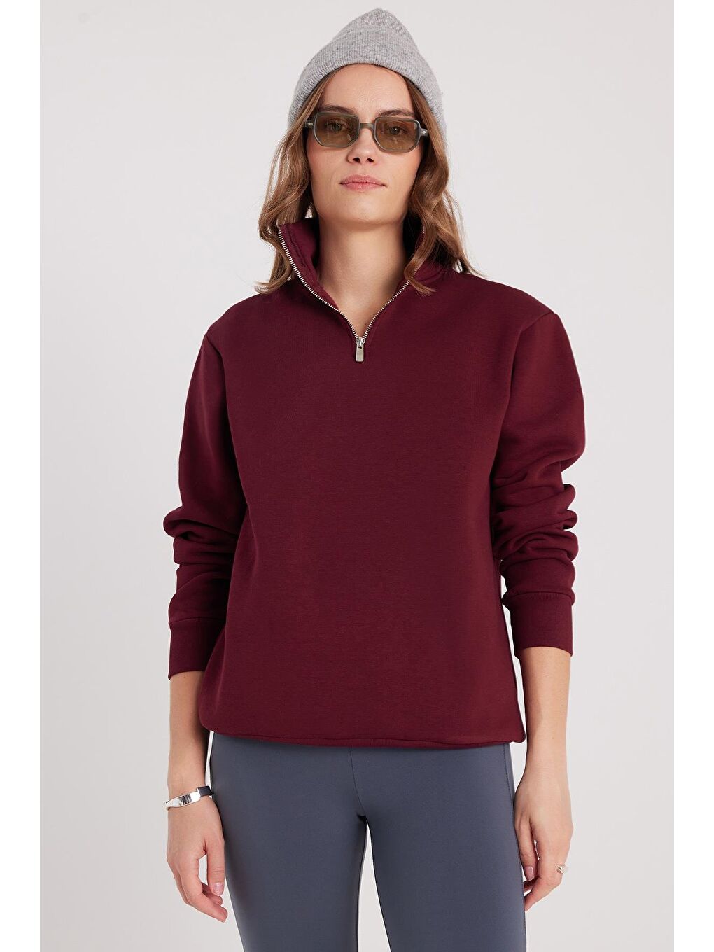 Kadın Relax Fit Rahat Kesim Pamuklu İçi Polarlı Yarım Fermuarlı Bordo Dik Yaka Sweatshirt