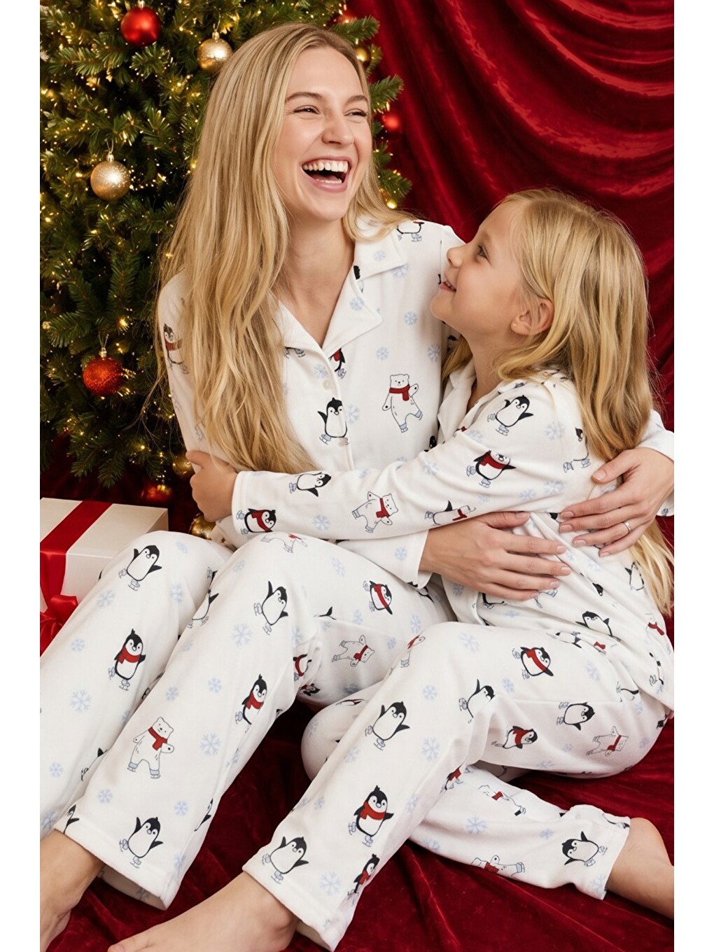 Beyaz Yılbaşı Temalı Desenli Termal Kumaşlı Ultra Soft Yumuşak Düğmeli Örme Pijama Takımı
