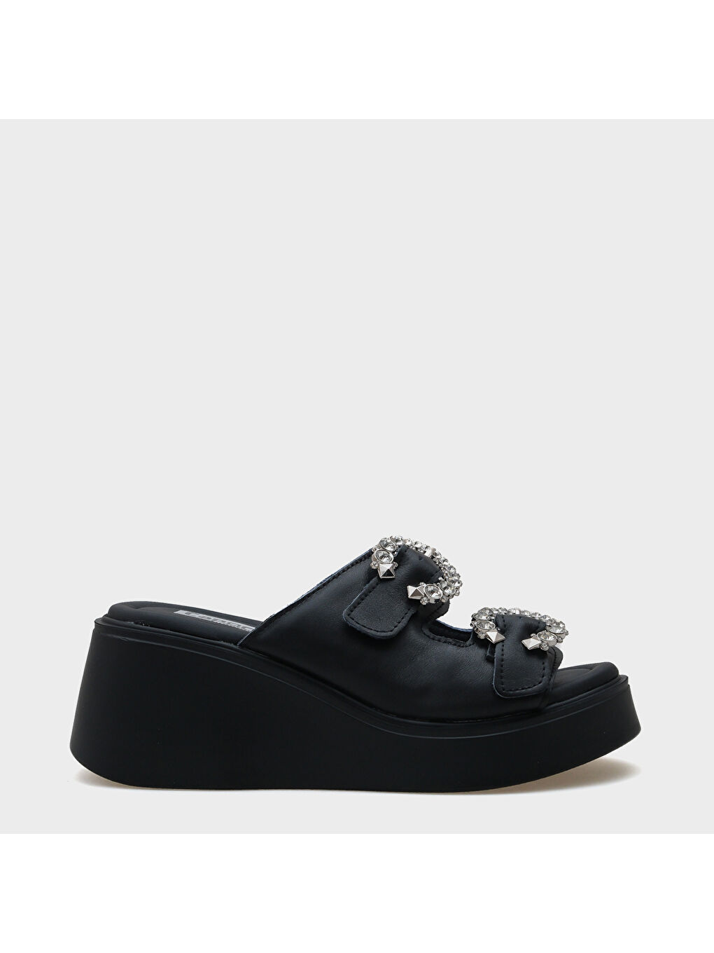 Siyah Charm Hakiki Deri Dolgu Topuklu Taşlı Çift Bantlı Konfor Kadın Terlik