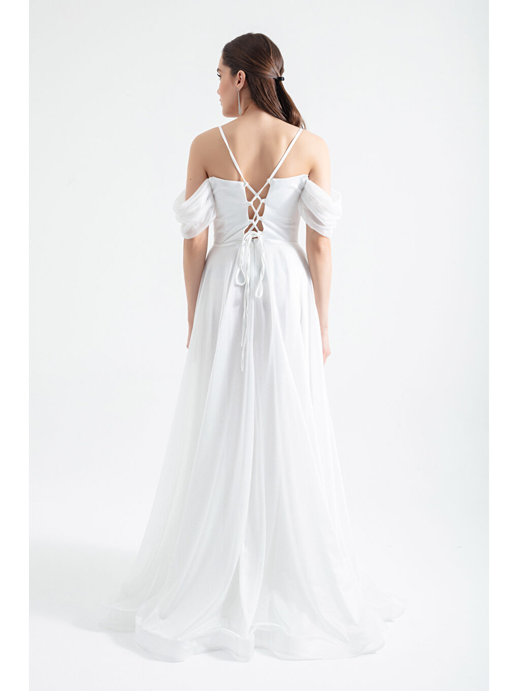 Kadın Beyaz Askılı Simli Uzun Kloş Abiye Elbise-4