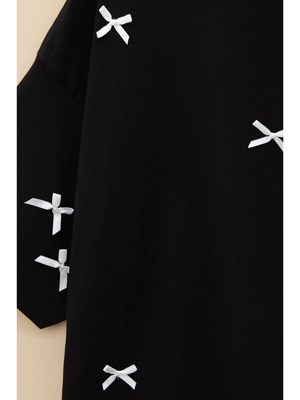 Siyah Fiyonk Nakışlı Kısa Kol Kız Çocuk Oversize Tişört 20798-1