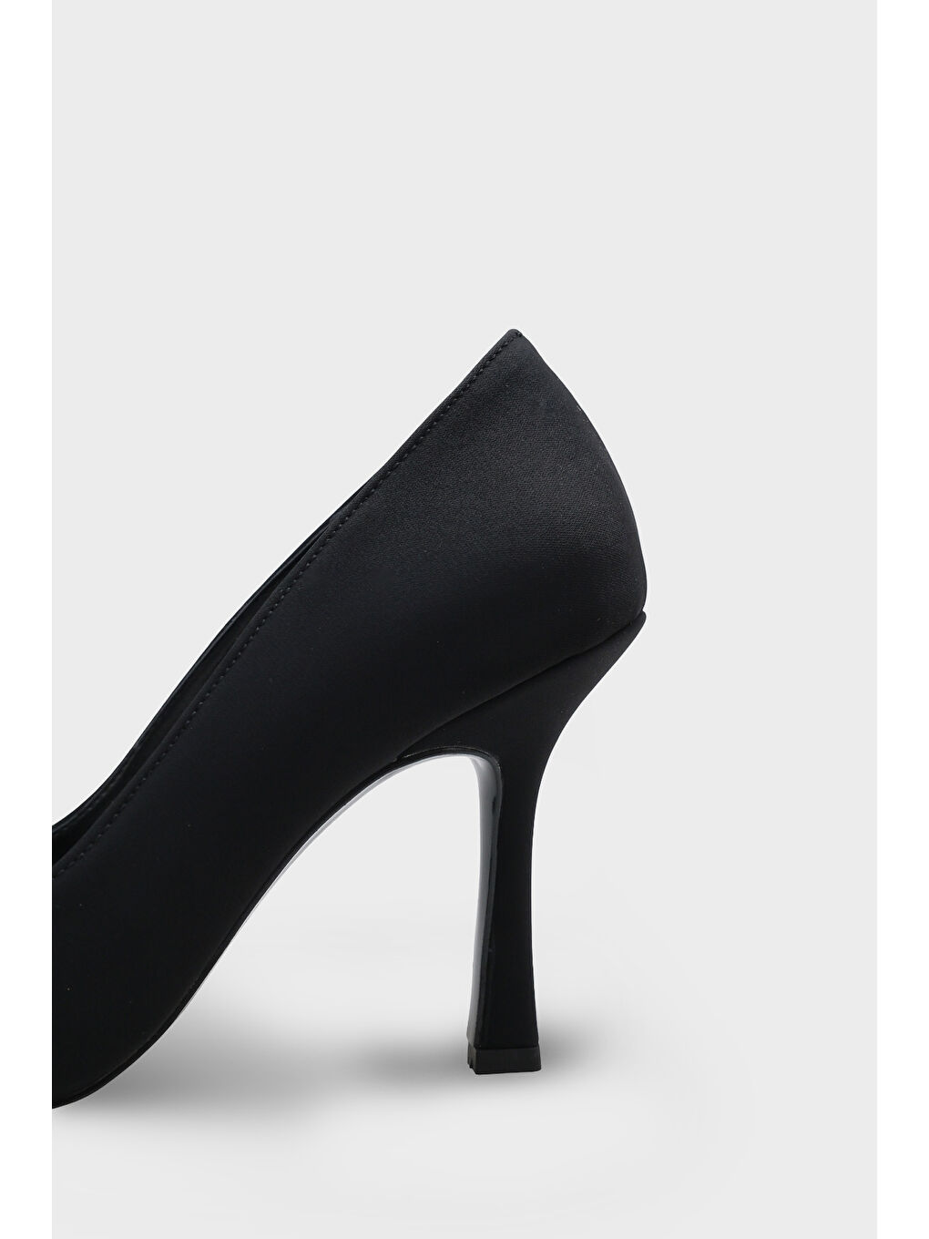 Siyah Karyl Yüksek Topuklu Taşlı Tokalı Saten Stiletto-3