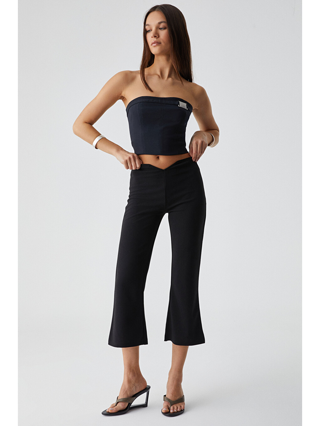 Gresas Kadın Yakasız Kolsuz Slim Kısa Siyah Büstiyer-6