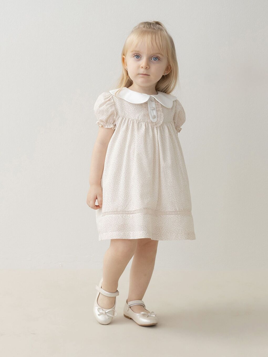Kahverengi Bebe Yaka Kısa Kollu Çiçek Desenli Kız Bebek Elbise
