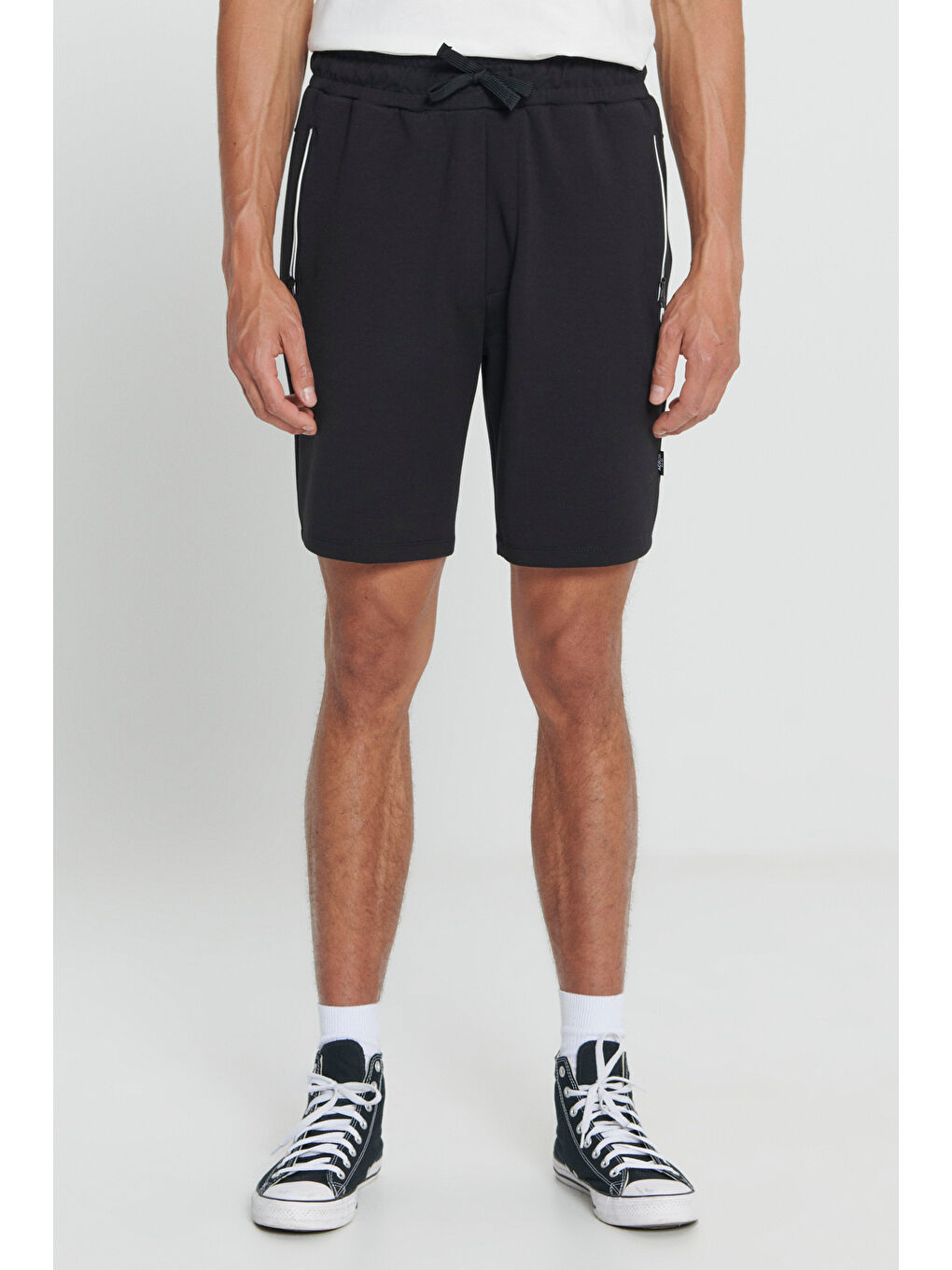 Erkek Siyah Standart Fit Normal Kesim Cepli Rahat Şort-1