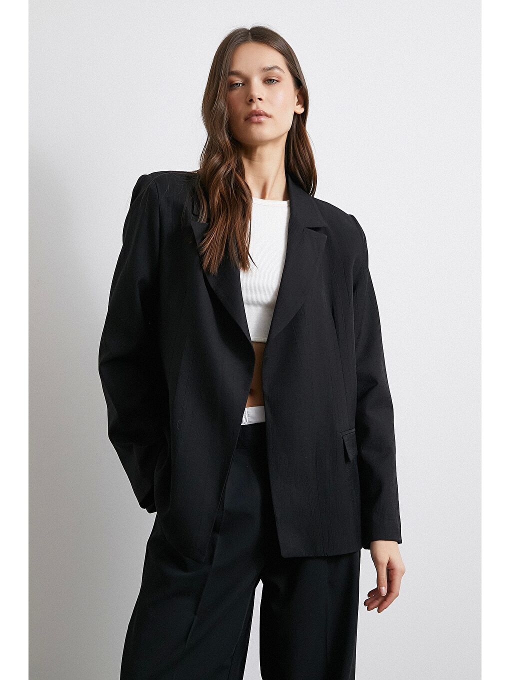 Çizgi Astarlı Dökümlü Blazer Ceket Siyah