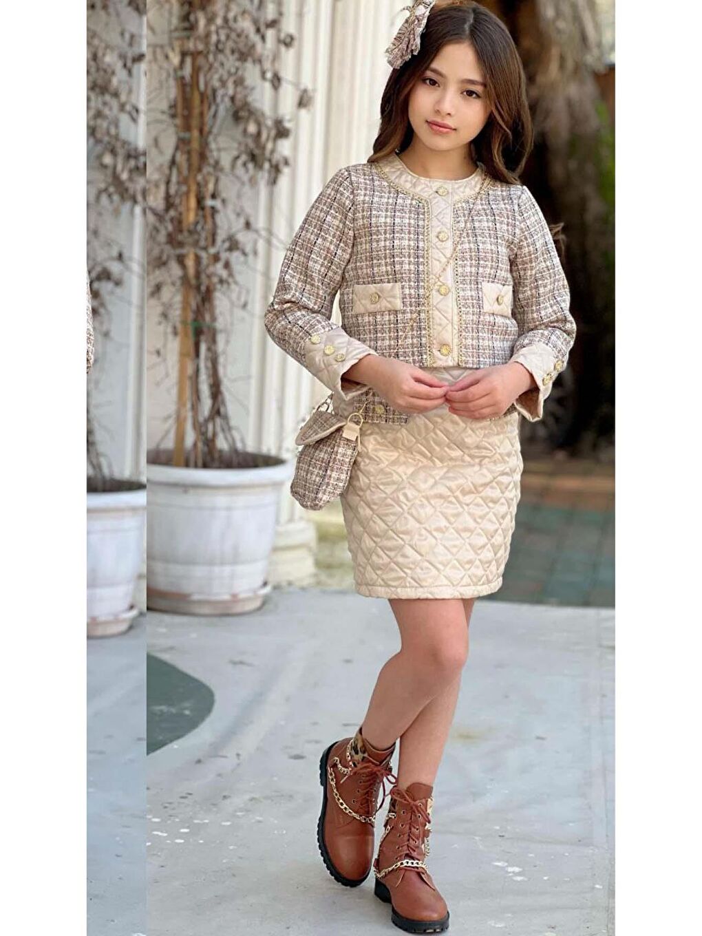 Kız Çocuk Gold Şerit ve Kapitone Detaylı Şanel Kumaş Bej Etekli Takım