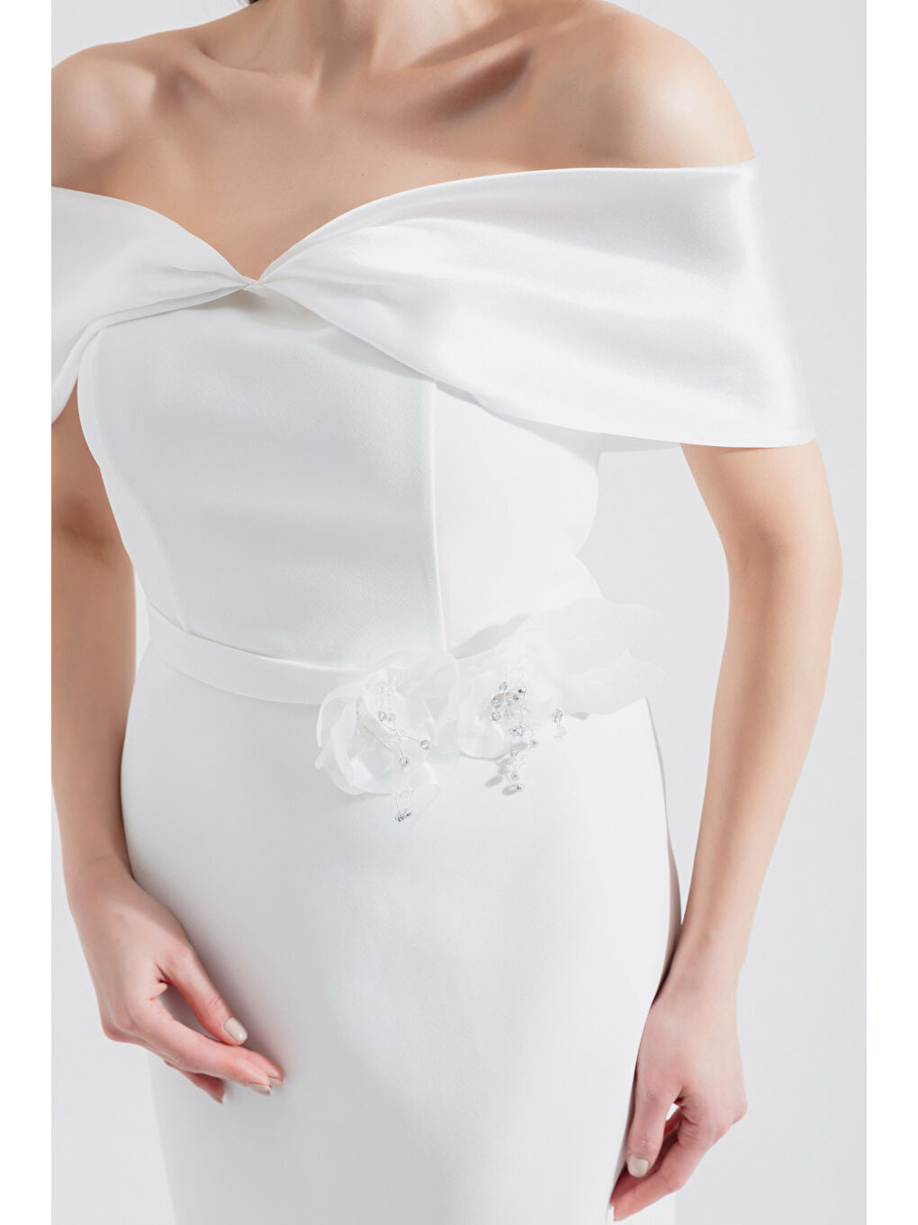 Kadın Beyaz Kayık Yaka Fiyonklu Midi Abiye Elbise-3