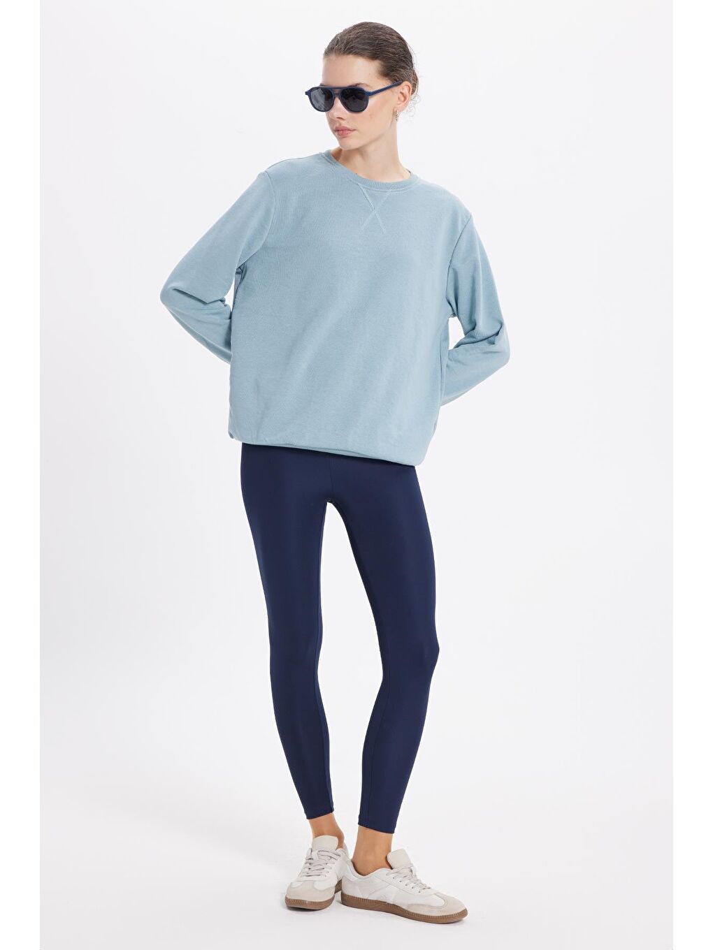 Kadın Oversize Geniş Kesim %100 Pamuk 3 İplik Basic Bisiklet Yaka Mavi Sweatshirt-3