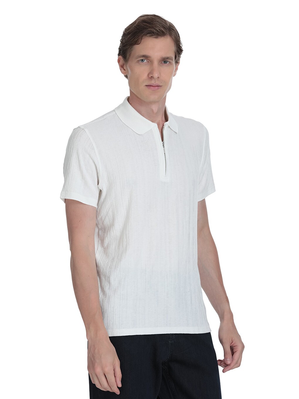 Beyaz Regular Fit Fermuarlı Polo Yaka Tişört