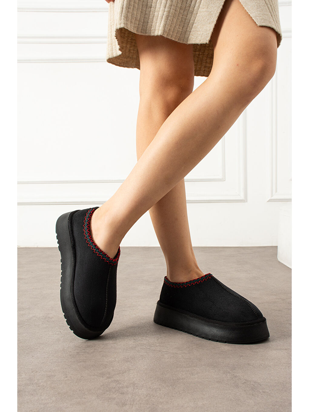 Siyah Kadın Günlük Terlik Model Bot-1