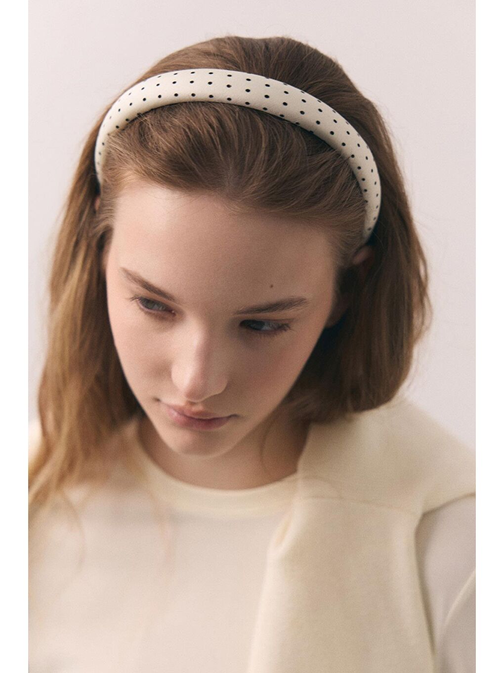 Beyaz Saten Dolgulu Puantiyeli Taç-1