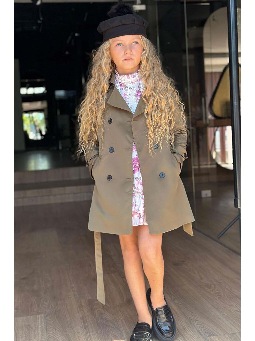 Kız Çocuk Üzeri Dantel İşlemeli Elbise Çift Cep Detaylı Kemerli Yeşil Trençkot