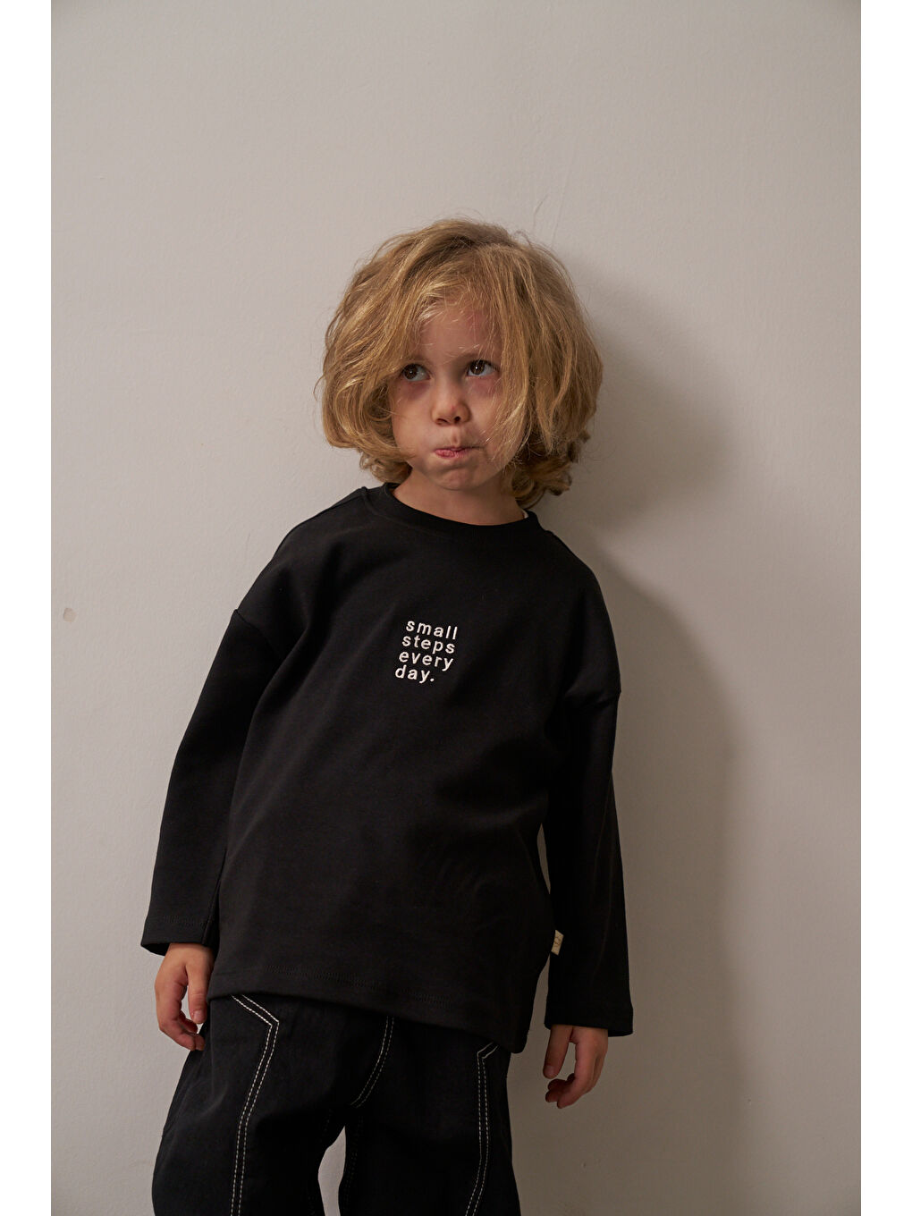 Siyah Nakışlı Oversize Uzun Kollu T-shirt-1