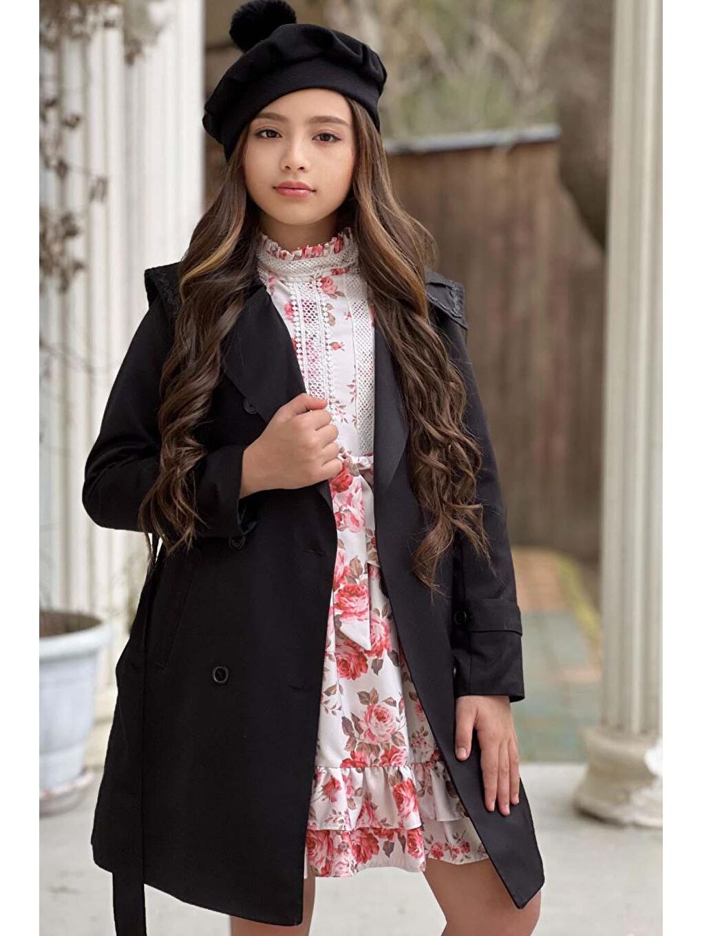 Kız Çocuk Üzeri Dantel İşlemeli Elbise Çift Cep Detaylı Kemerli Siyah Trençkot-2