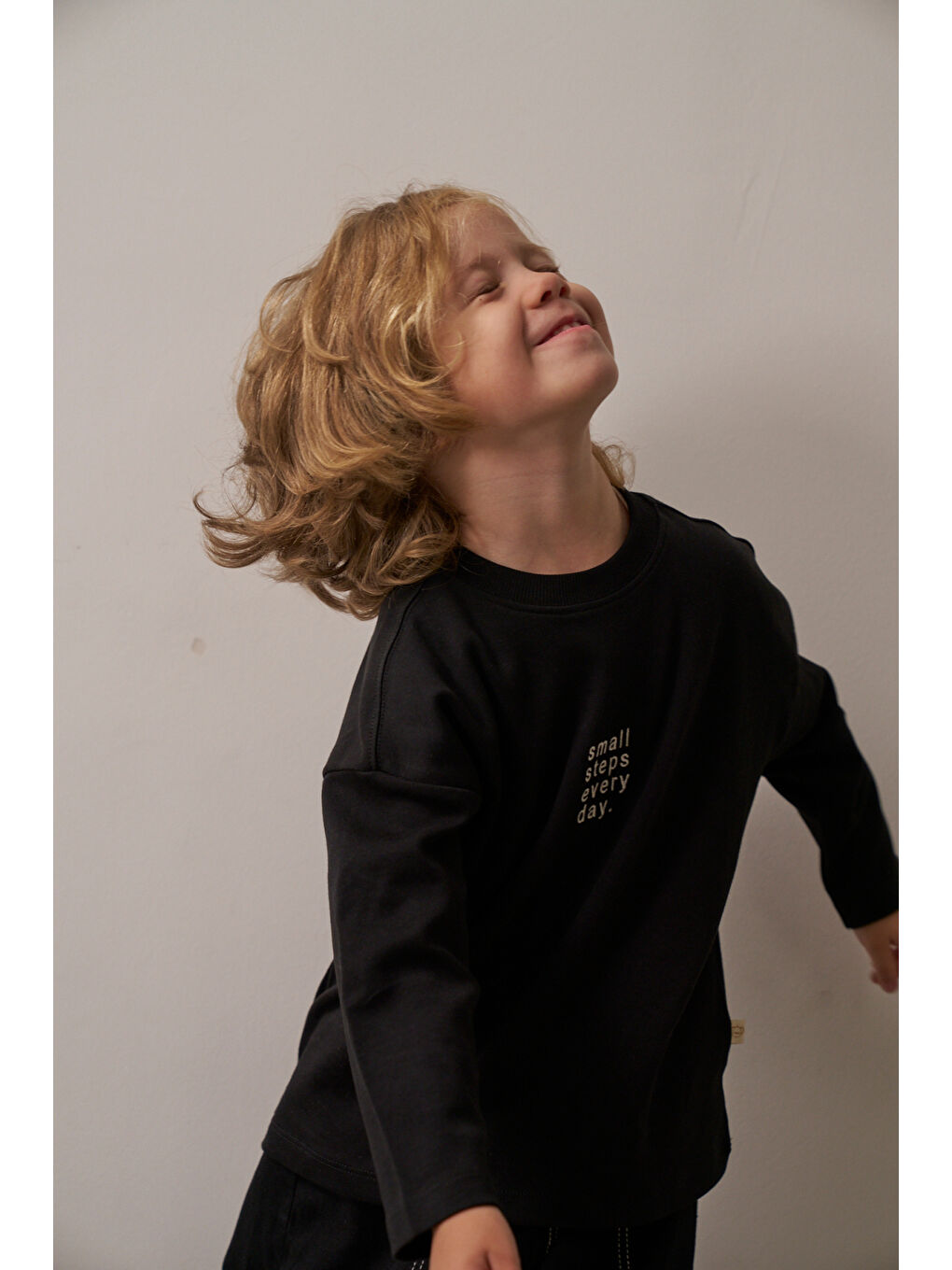 Siyah Nakışlı Oversize Uzun Kollu T-shirt-5