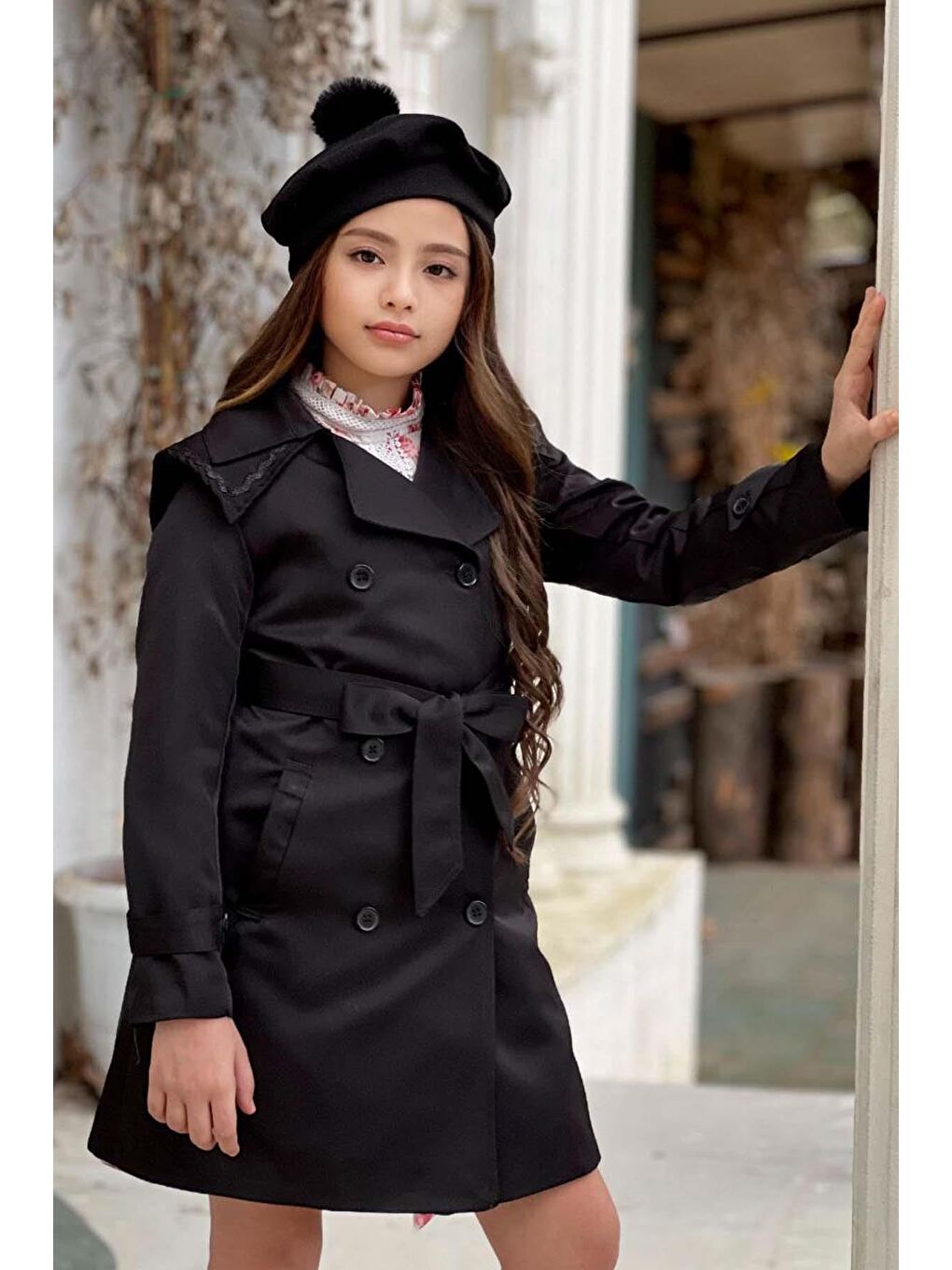 Kız Çocuk Üzeri Dantel İşlemeli Elbise Çift Cep Detaylı Kemerli Siyah Trençkot-4