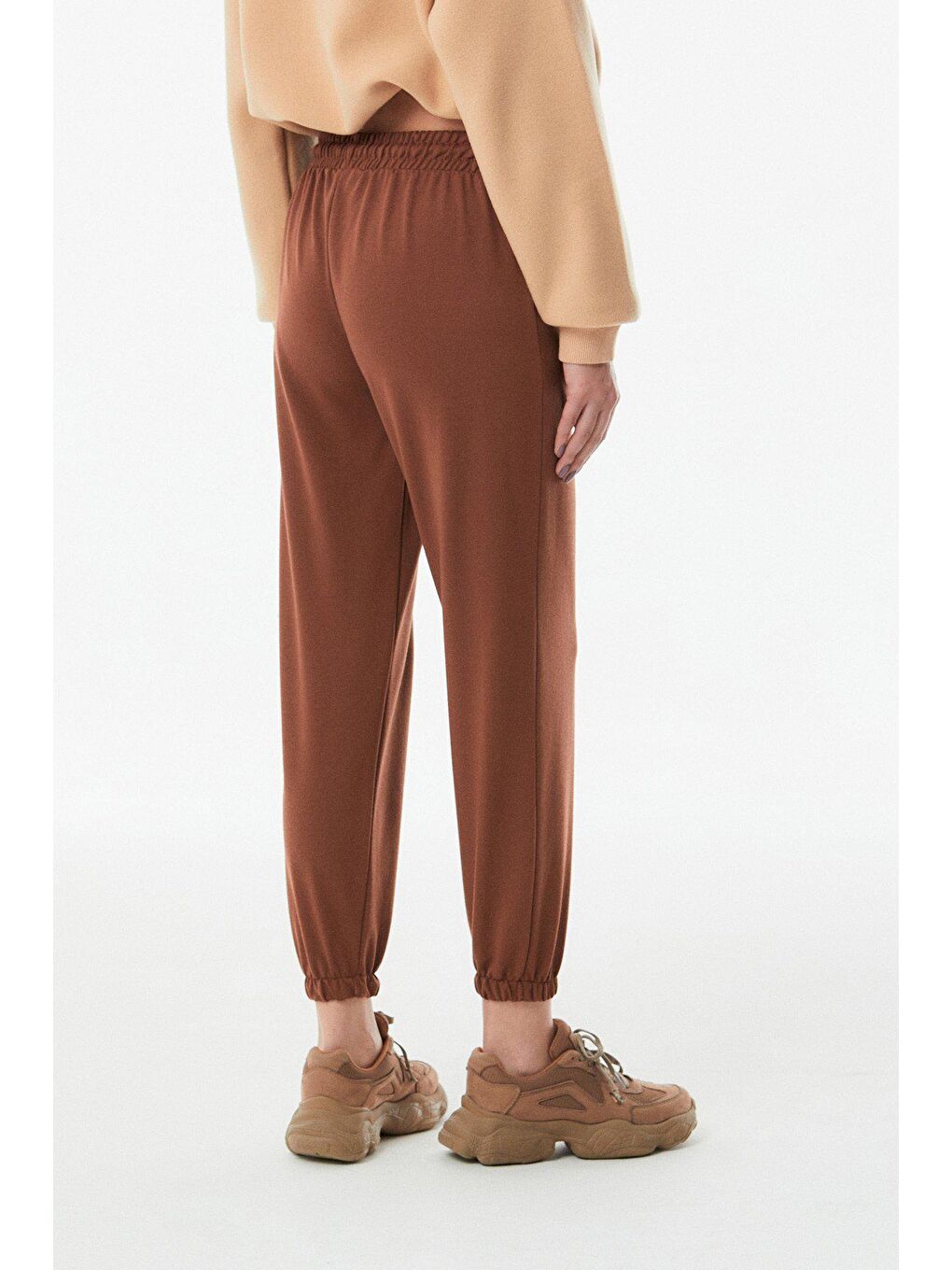 Kahverengi Yazı Nakışlı Paçası Lastikli Eşofman Altı-2