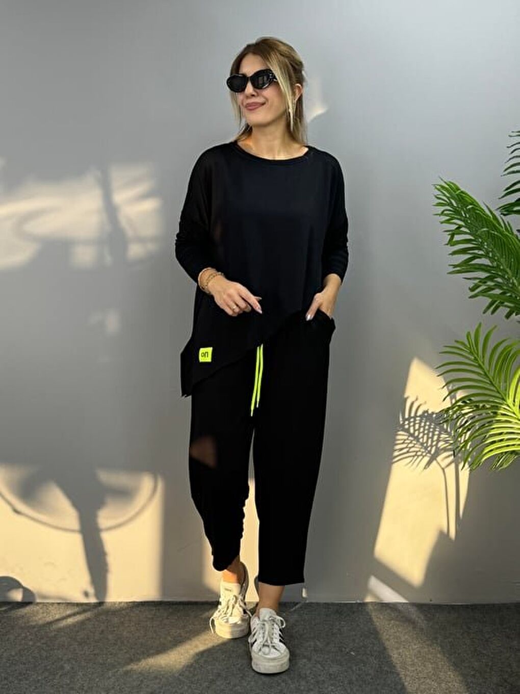 Siyah Kadın Iki Iplik Viskon Pamuk Kumaş Arma Detaylı Ikili Takım-4