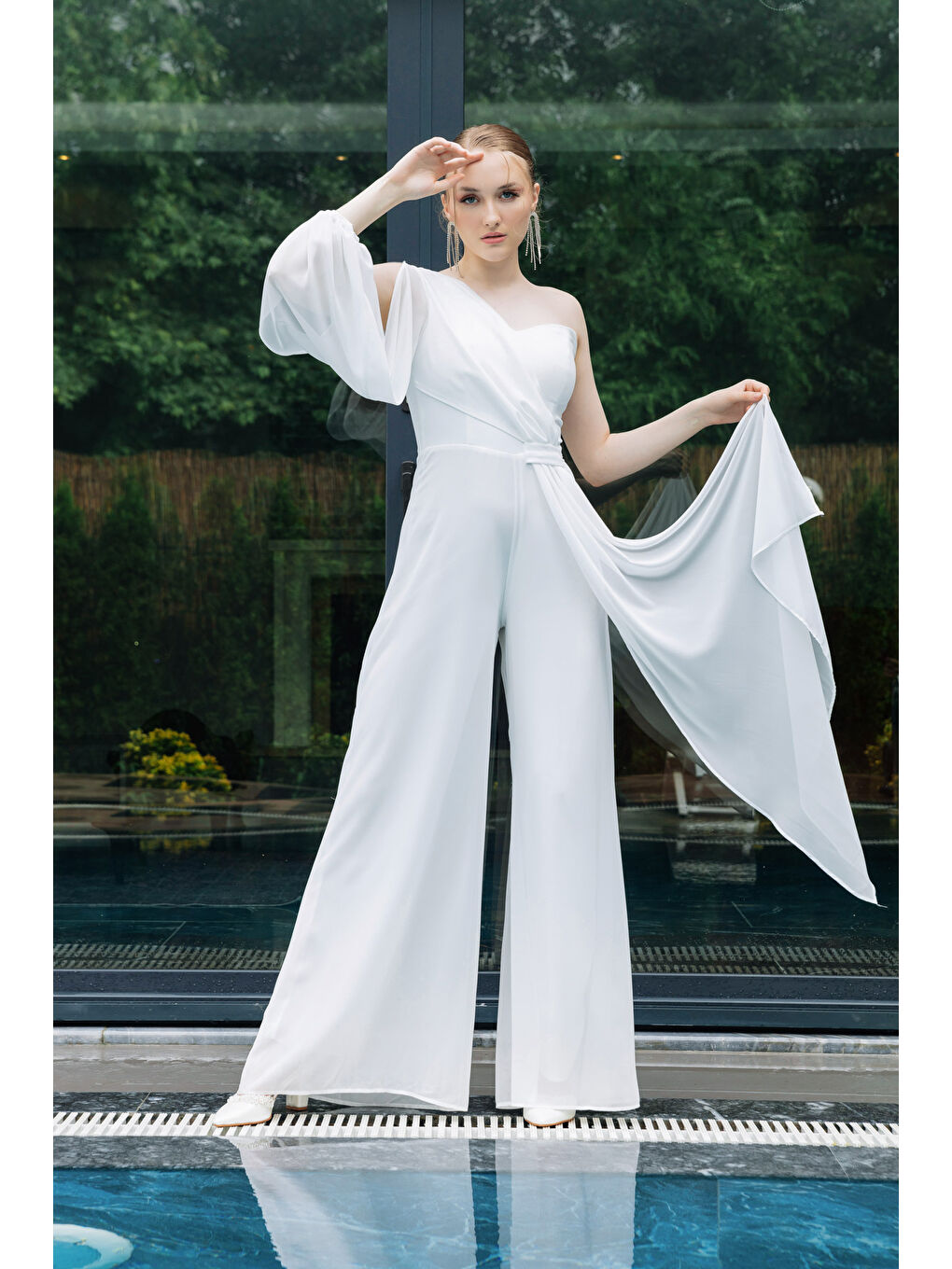 Kadın Beyaz Tek Kol Kuşaklı Abiye Tulum