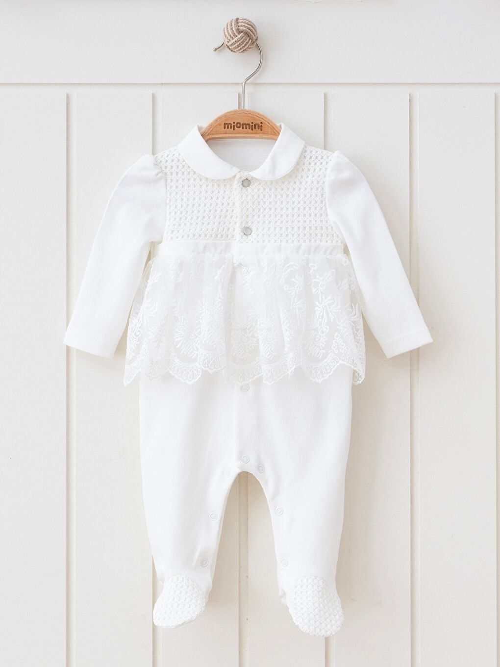 Ekru Bebe Yaka Uzun Kollu Dantel Detaylı Kız Bebek Tulum